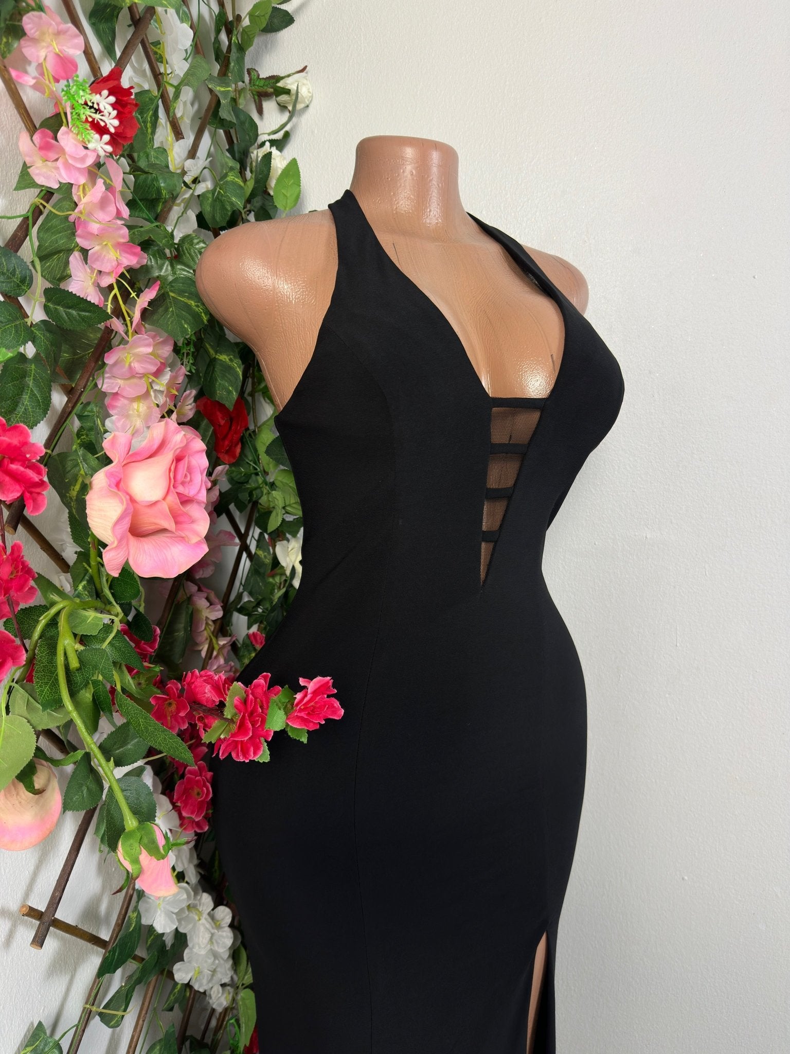 Robe soirée élégante longue sans manche avec fente, dos dénudé en lacée décolleté plongeant - Perluna Store - kinshasa