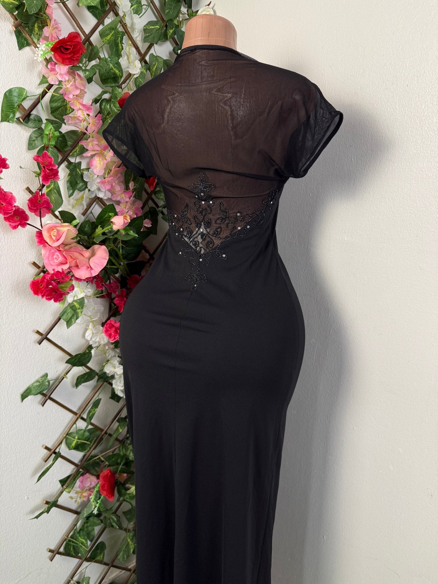 Robe soirée longue à voile brodée courte manche - Perluna Store - kinshasa