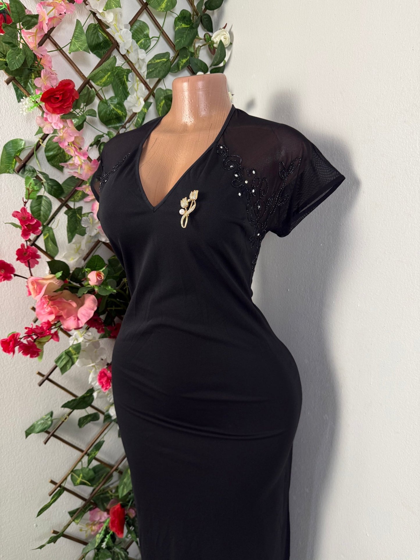 Robe soirée longue à voile brodée courte manche - Perluna Store - kinshasa
