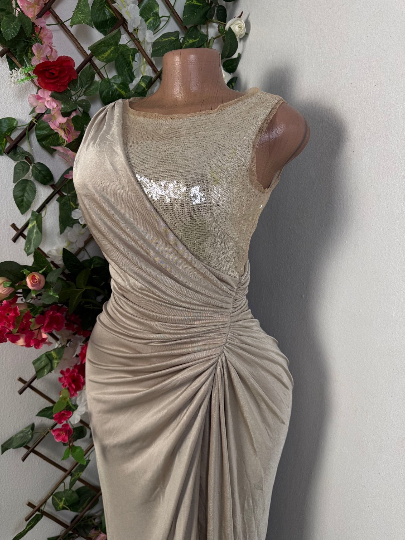 Robe soirée longue drapé taille  - Perluna Store - kinshasa