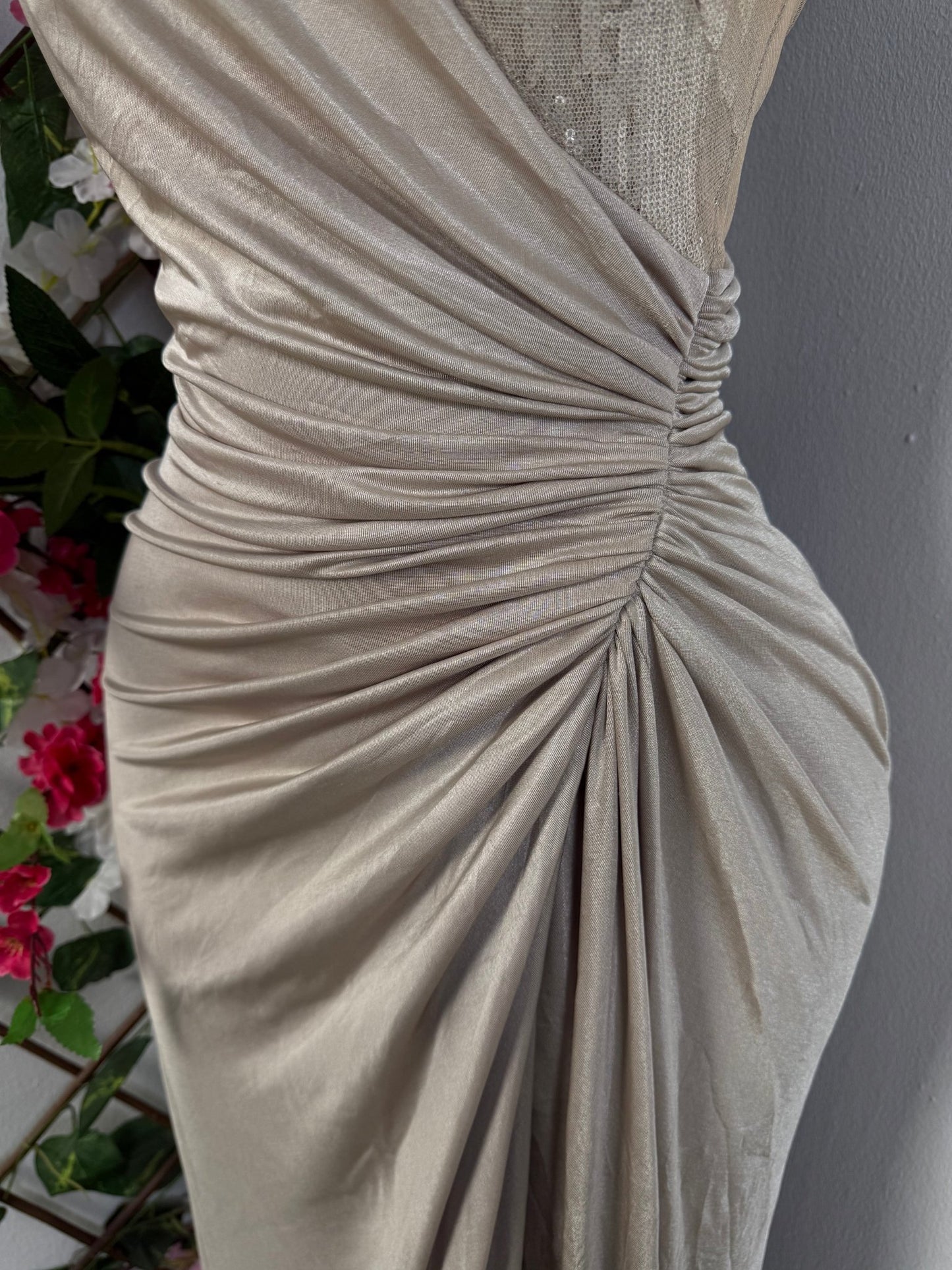Robe soirée longue drapé taille  - Perluna Store - kinshasa