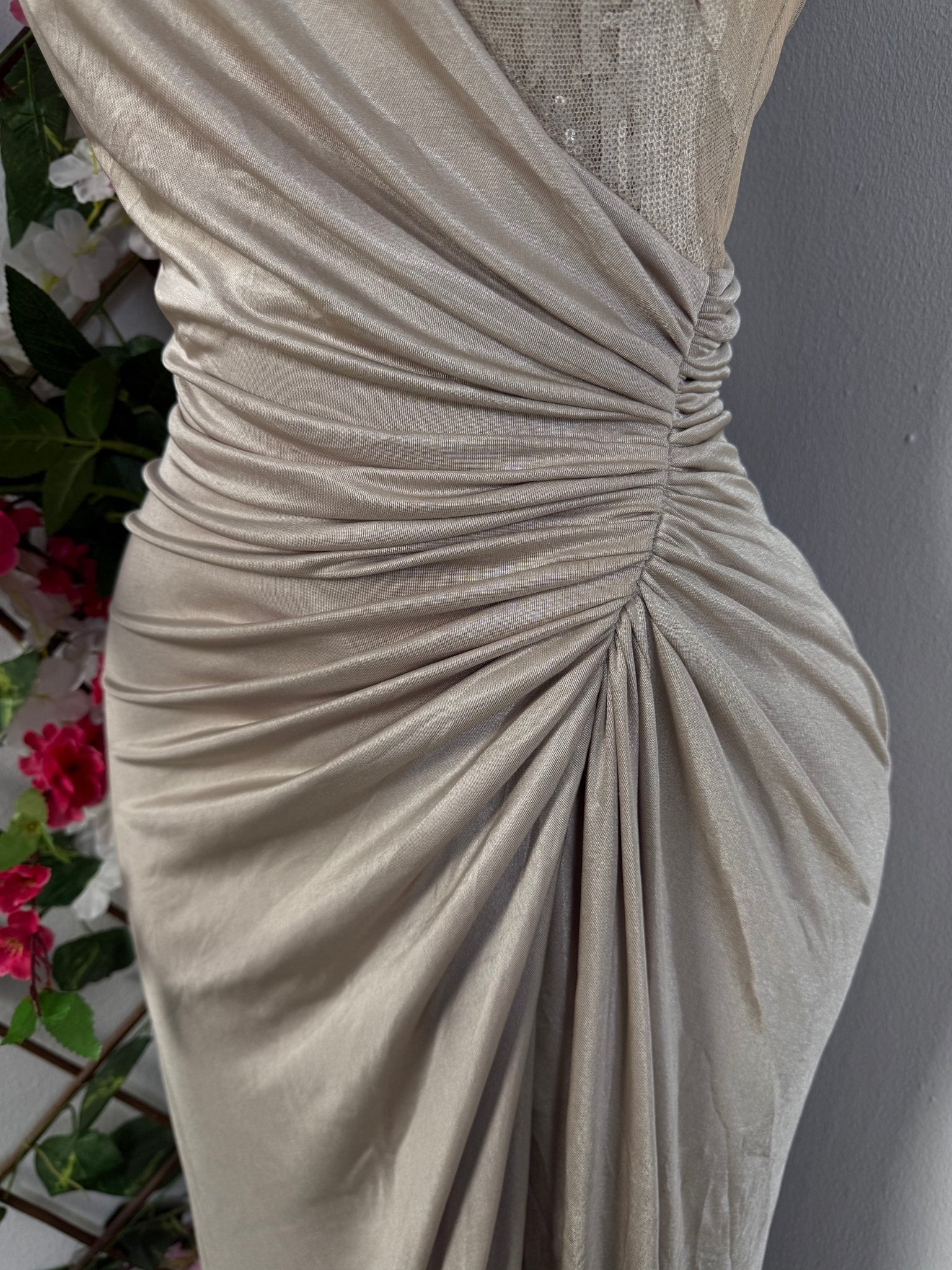 Robe soirée longue drapé taille  - Perluna Store - kinshasa