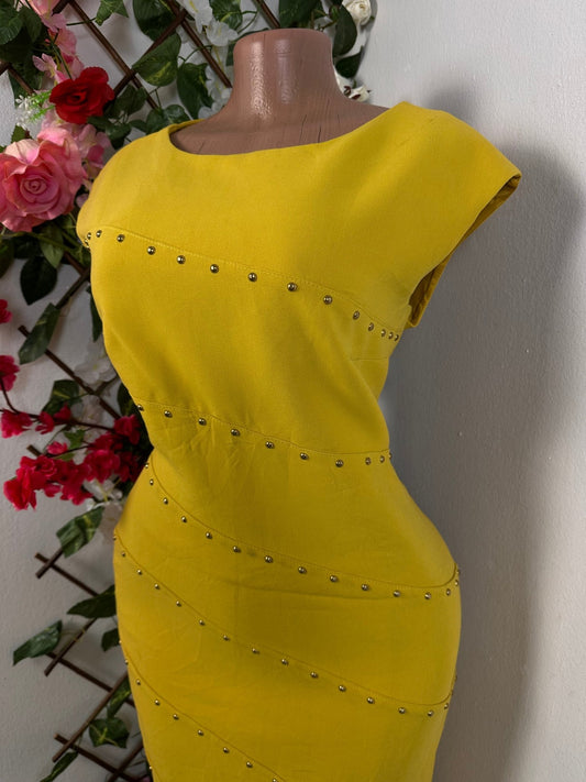 Robe moulante à décolleté rond avec de petite pièce métallique d'orée - Perluna Store