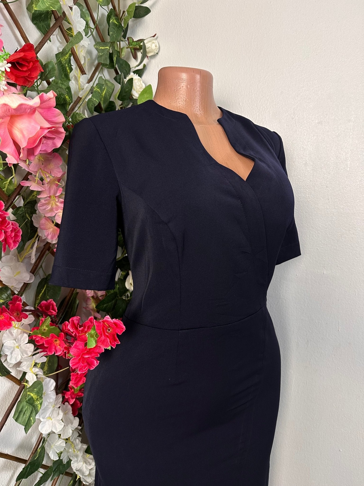 Robe moulante courte manche courte colle en V - Perluna Store