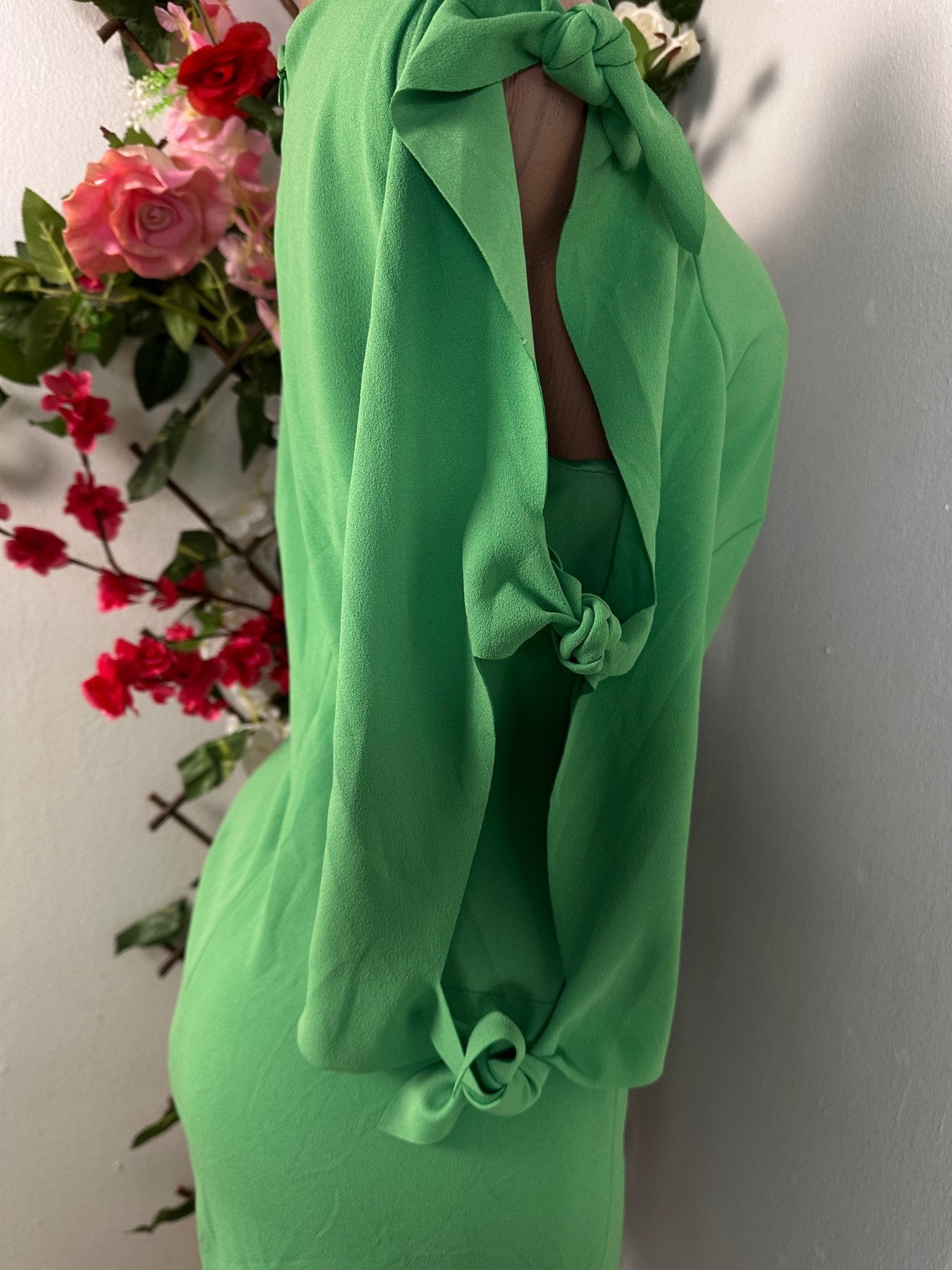 Robe droite mi longue avec manche 3/4 dénudée à nœud - Perluna Store