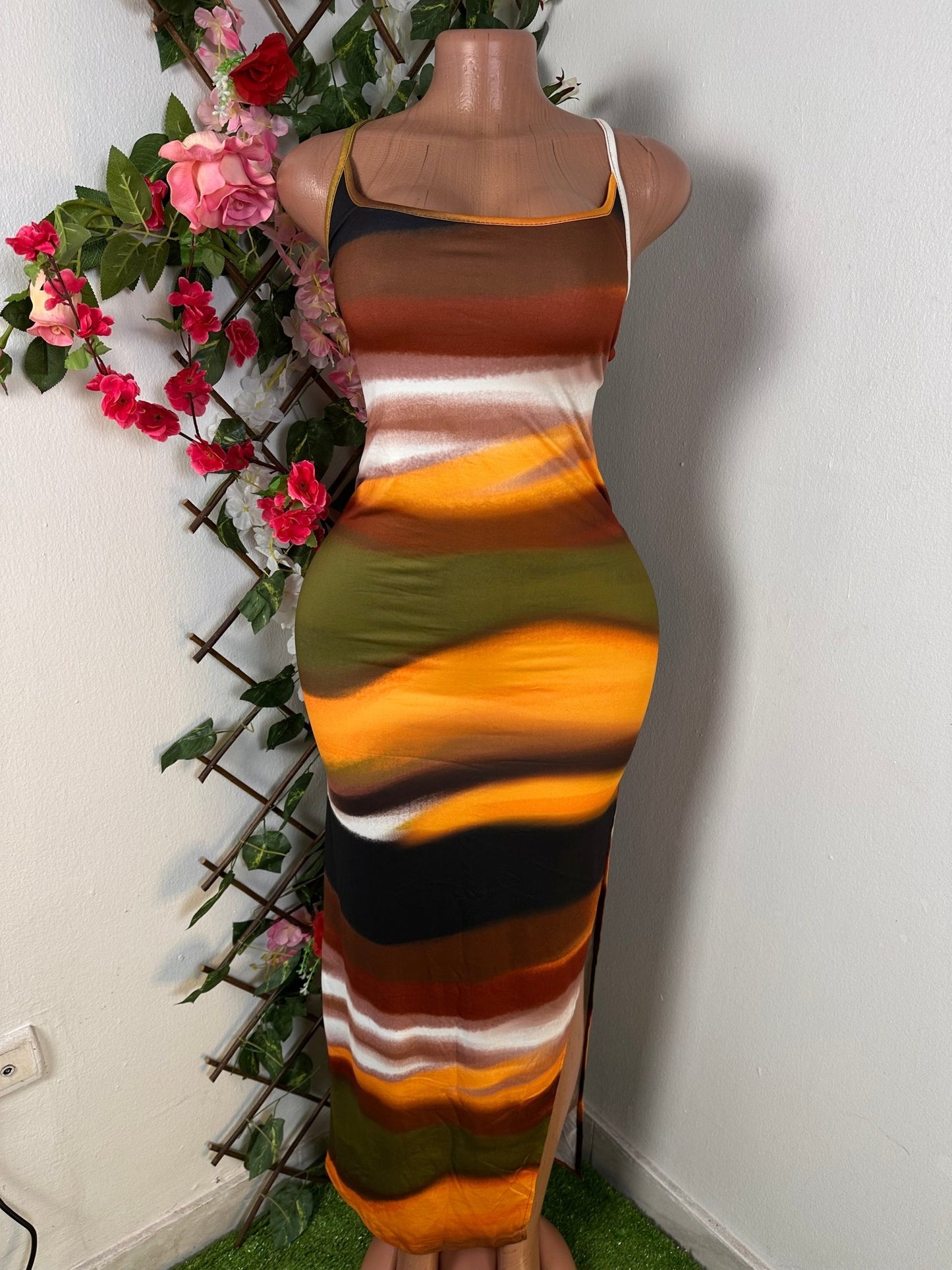 Robe moulante à fine bretelle avec fente - Perluna Store