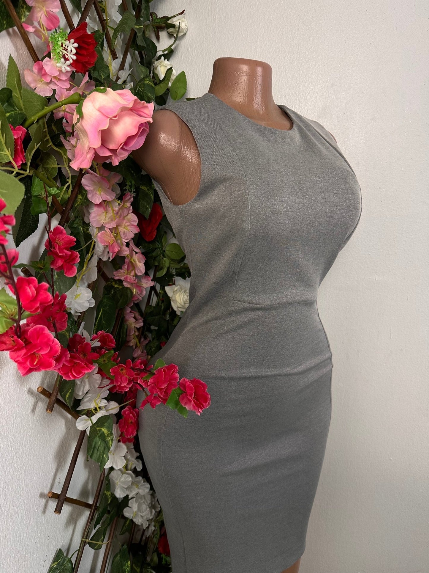 Robe moulante sans manche décolleté rond - Perluna Store