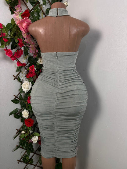 Robe moulante mi - longue dos nue avec bretelle large - Perluna Store