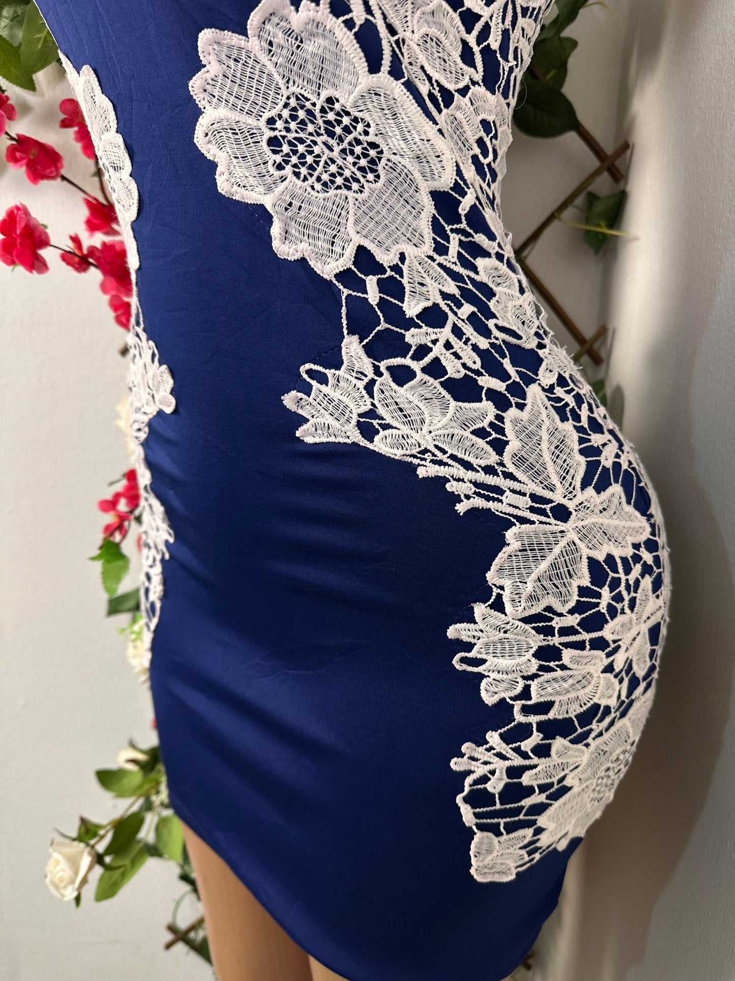 Robe moulante sans manche décoté en dentelle - Perluna StorePerluna Store