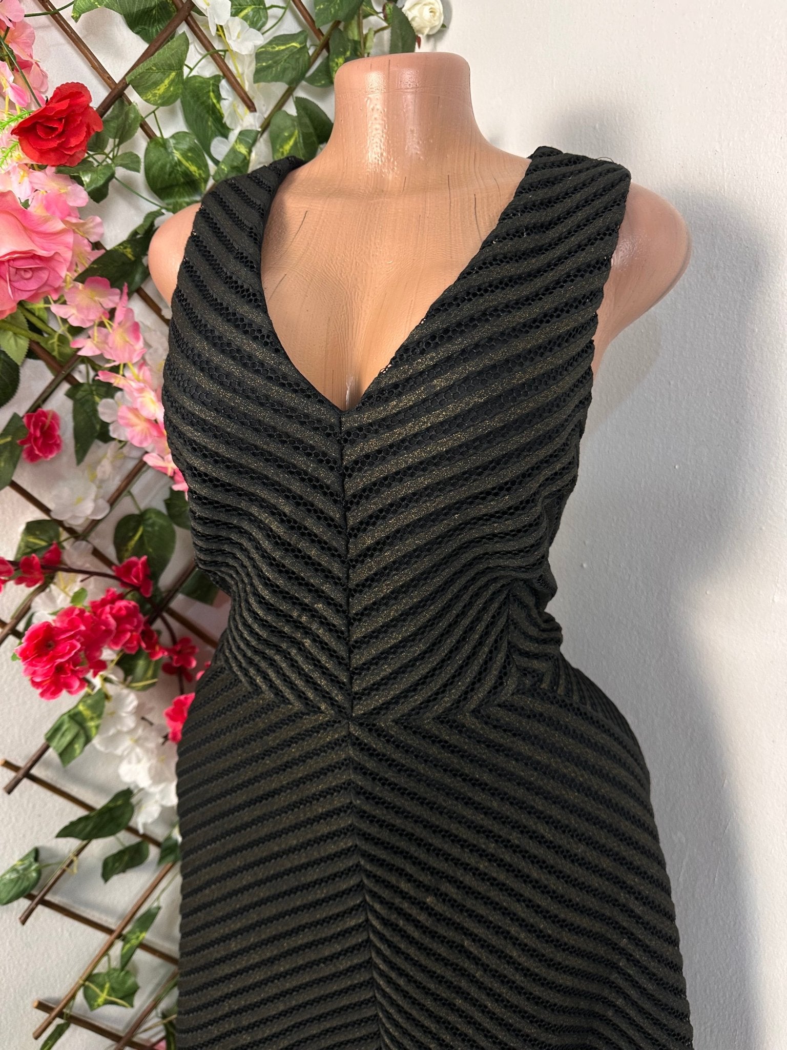 Robe évasé courte sans manche à décoté en V - Perluna Store
