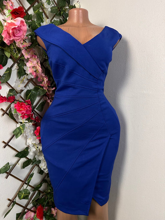 Robe moulante à décolleté bateau croisé sans manche et pente asymétrique - Perluna Store