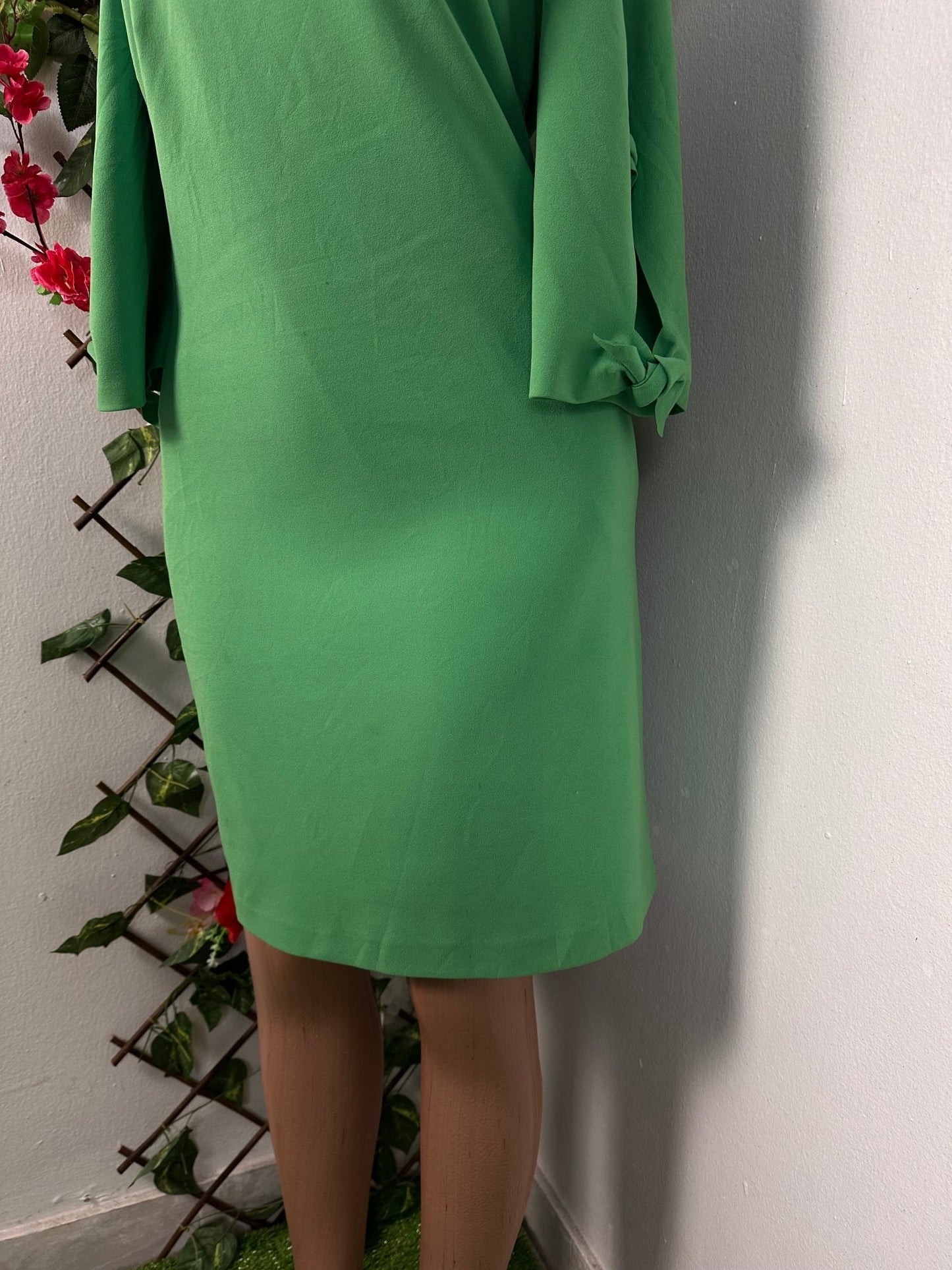 Robe droite mi longue avec manche 3/4 dénudée à nœud - Perluna Store