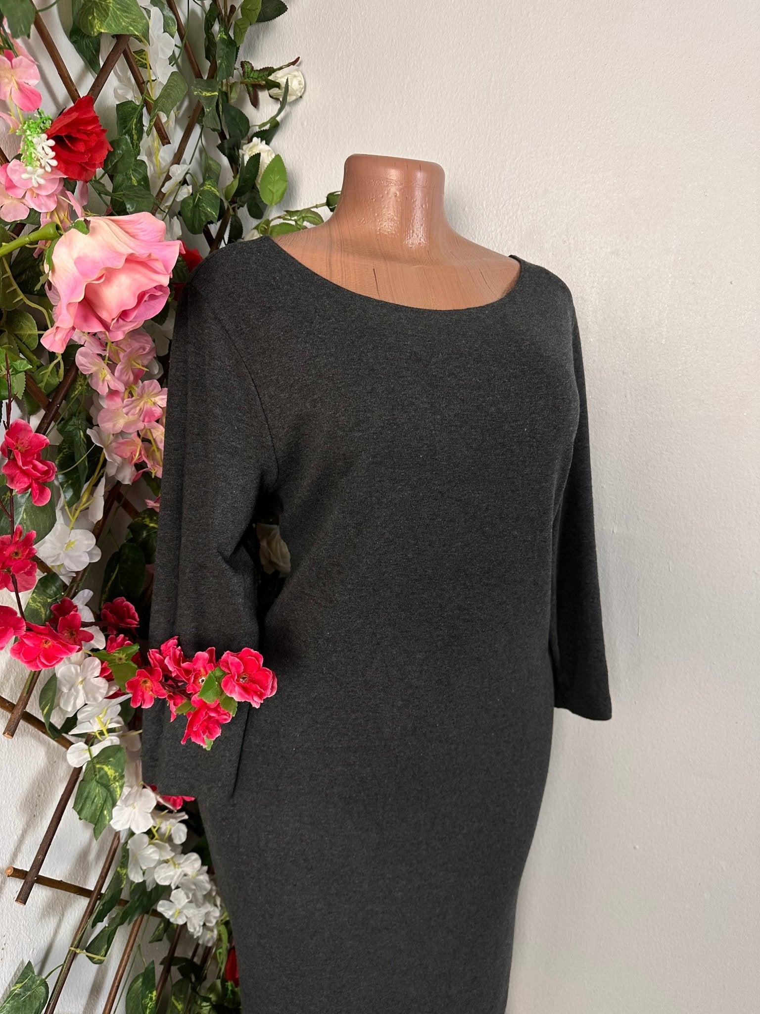 Robe mi longue à colle rond avec manche mi longue - Perluna Store