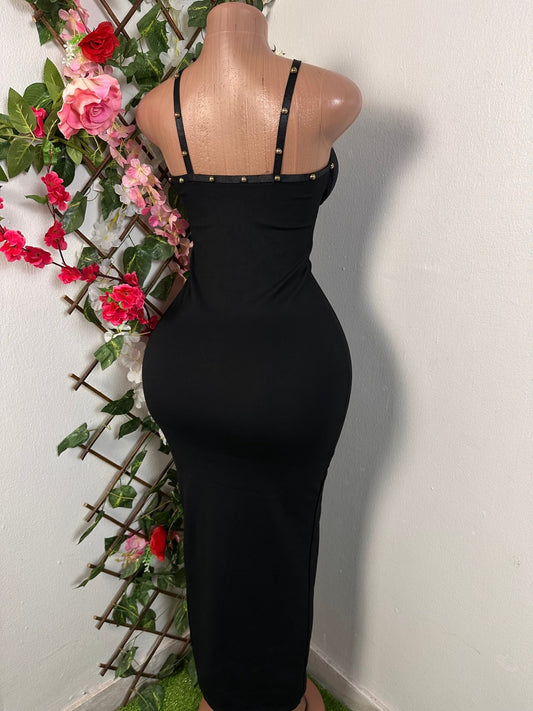 Robe moulante a fine bretelle décolleté plongeant et fente remonté - Perluna Store