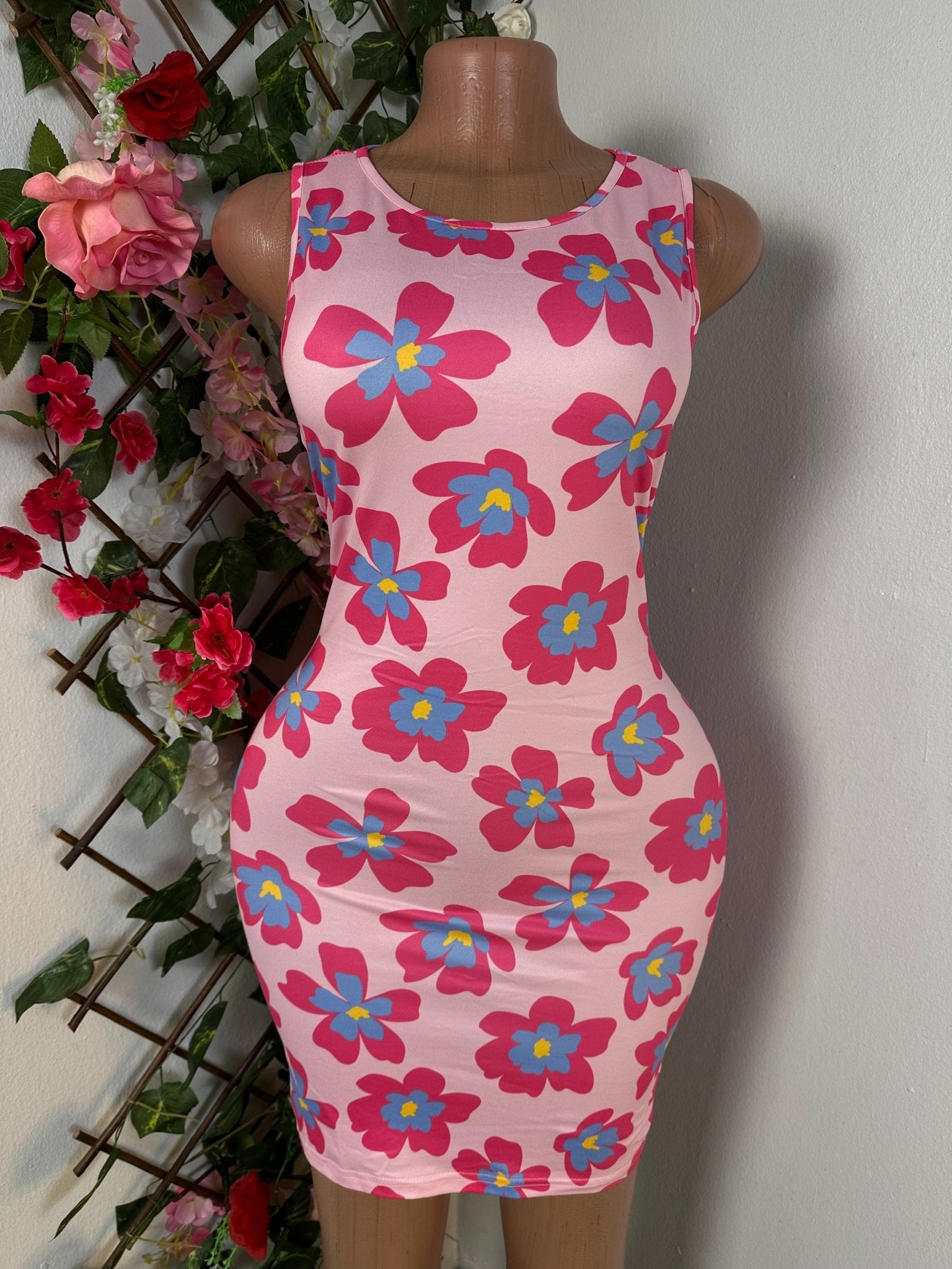 Robe moulante croute fleurie sans manche à colle rond - Perluna Store