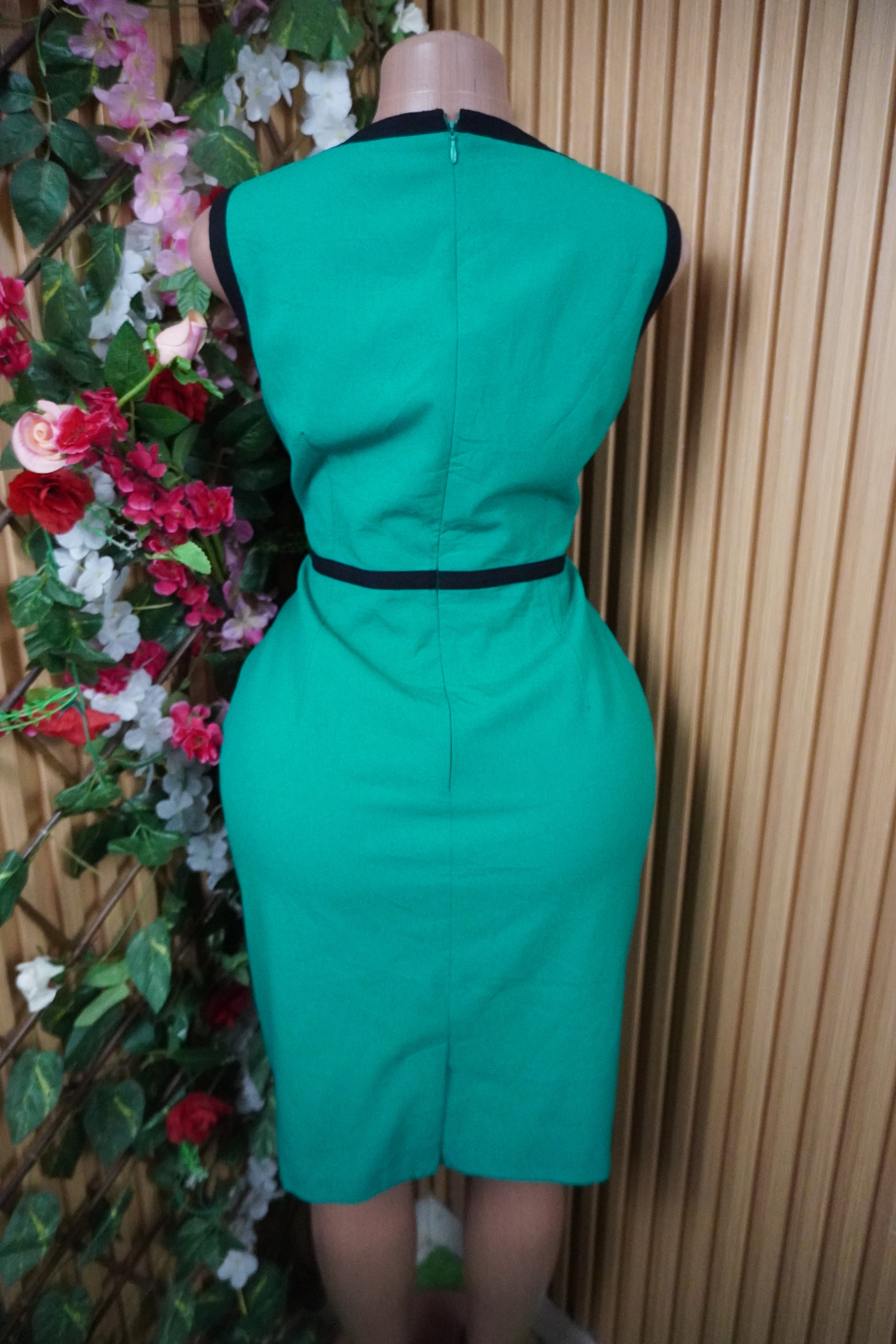 Robe droite sans manches ceintrée-S