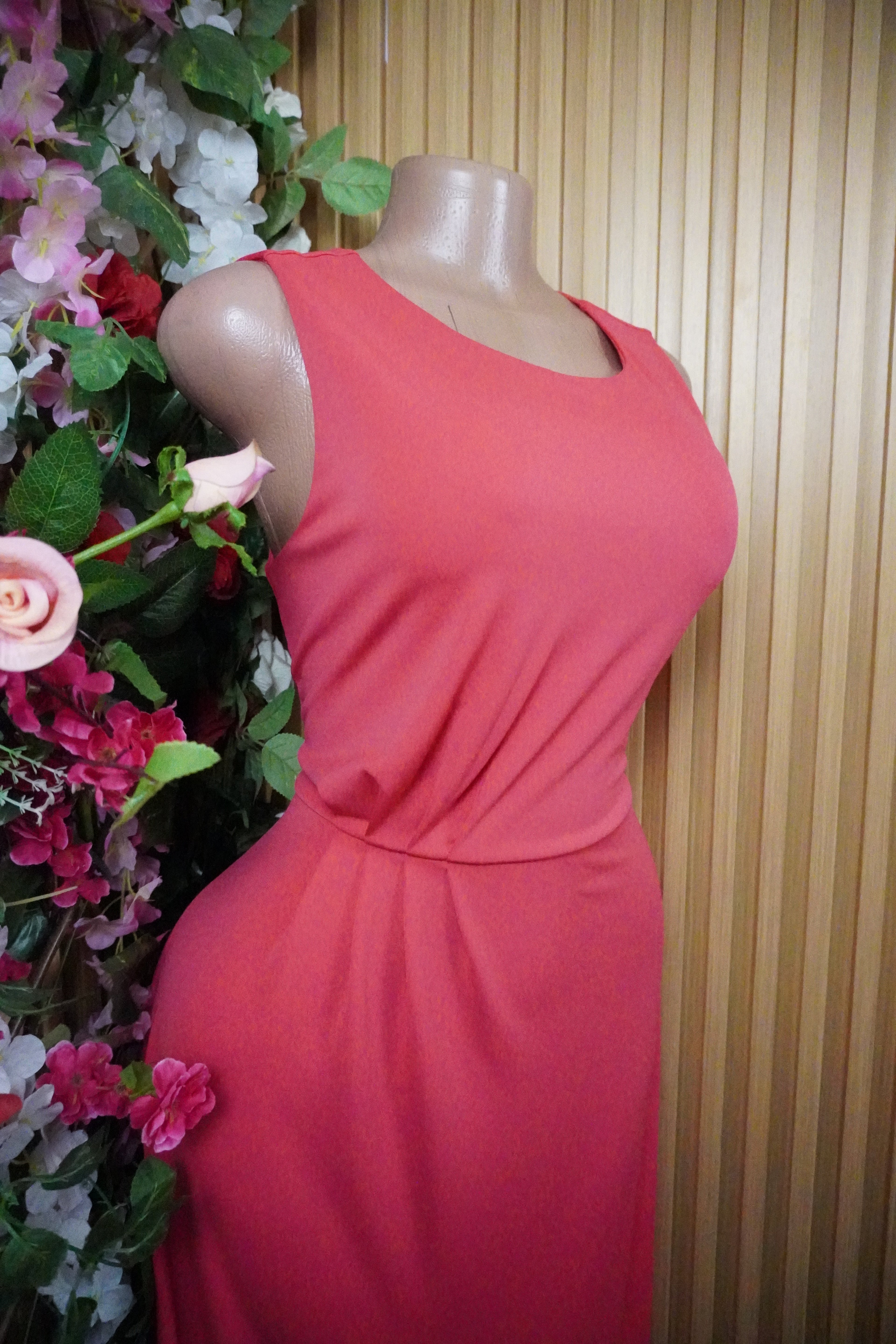 Robe évasée mi-longue sans manches décolletée-M