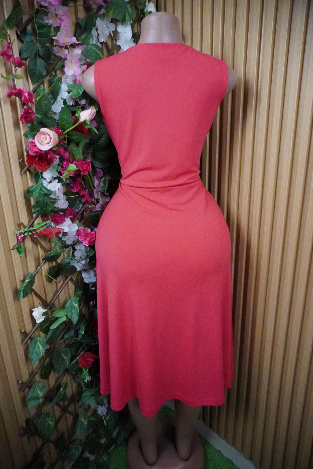 Robe évasée mi-longue sans manches décolletée-M