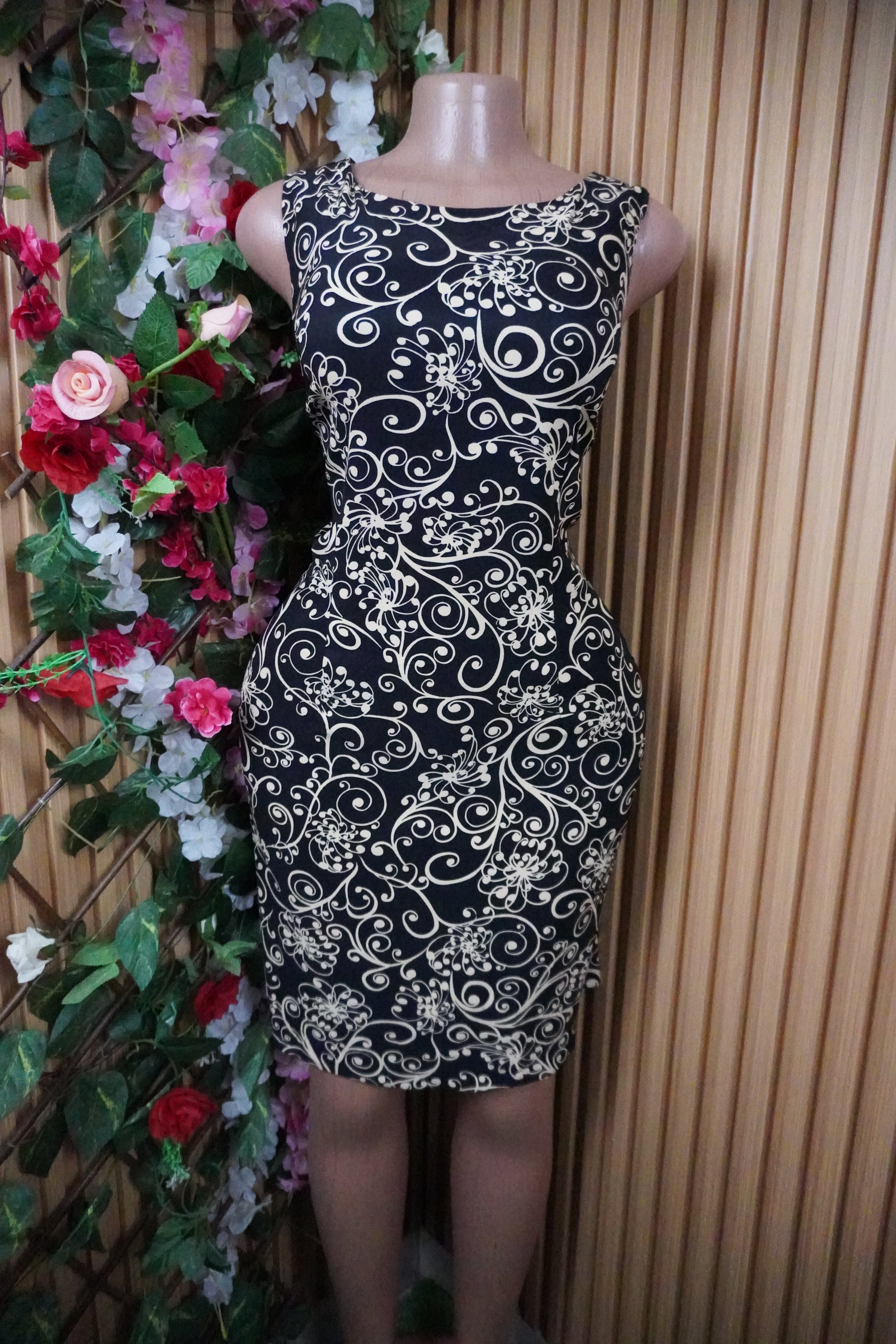 Robe moulante sans manches imprimée fleurie-S