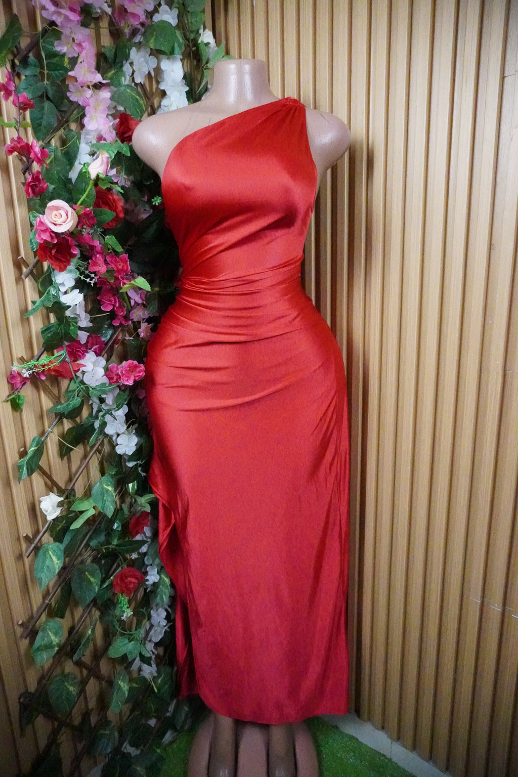 Robe évasée longue à fines bretelles dos nu-M