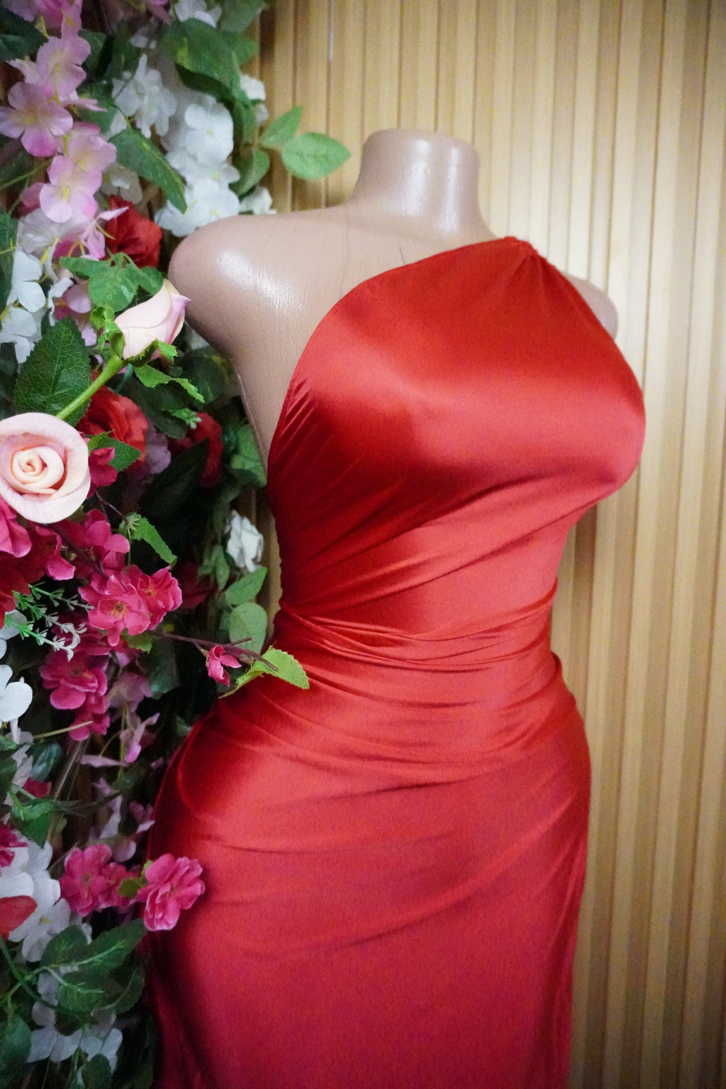 Robe évasée longue à fines bretelles dos nu-M