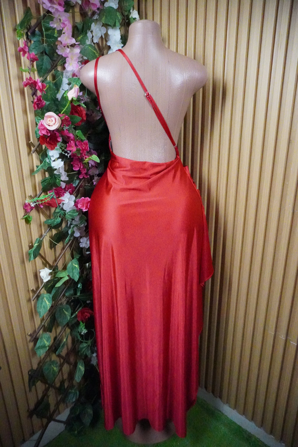 Robe évasée longue à fines bretelles dos nu-M