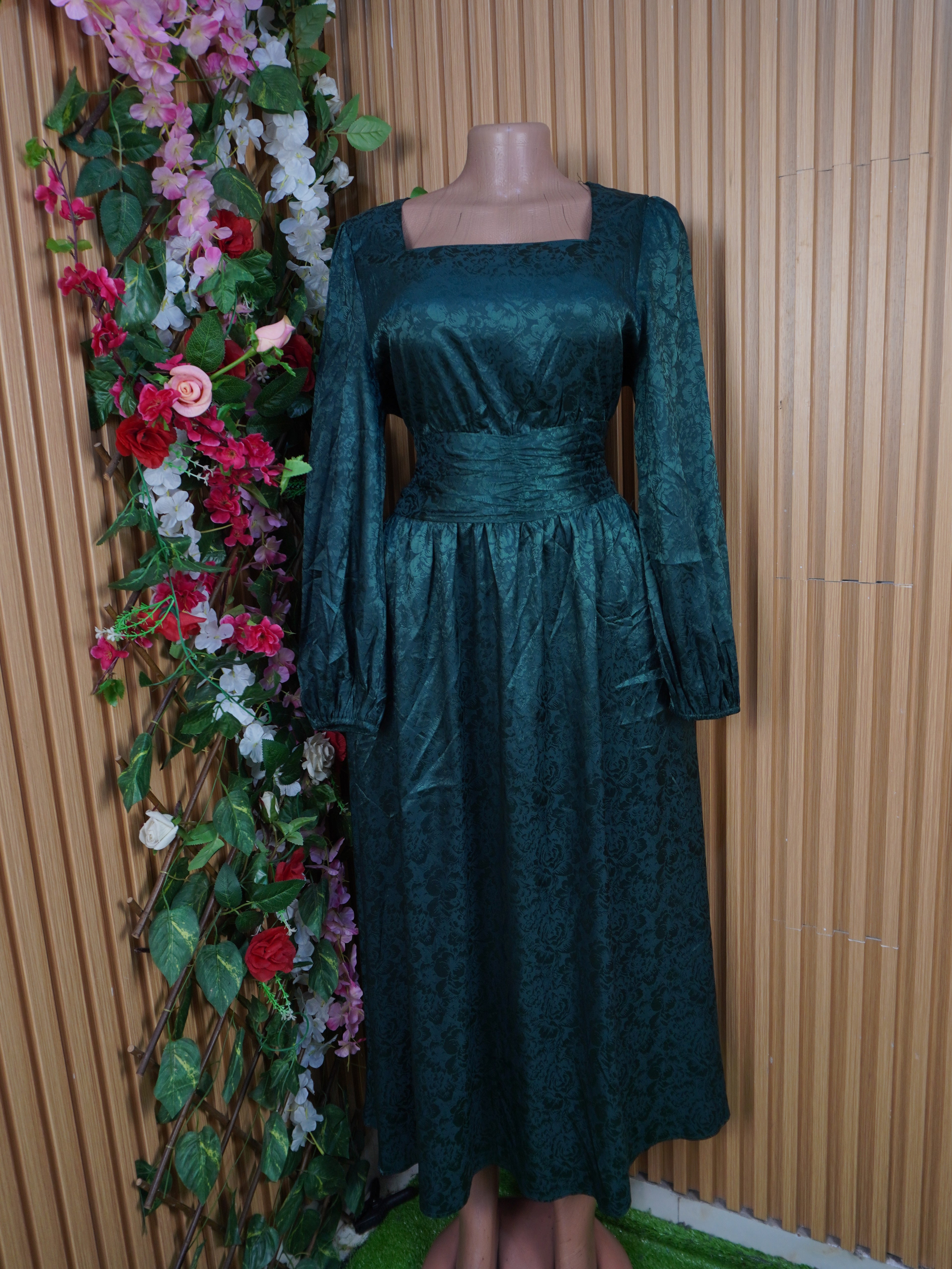 Robe évasée longue manches longue ceintrée-M (Copie)