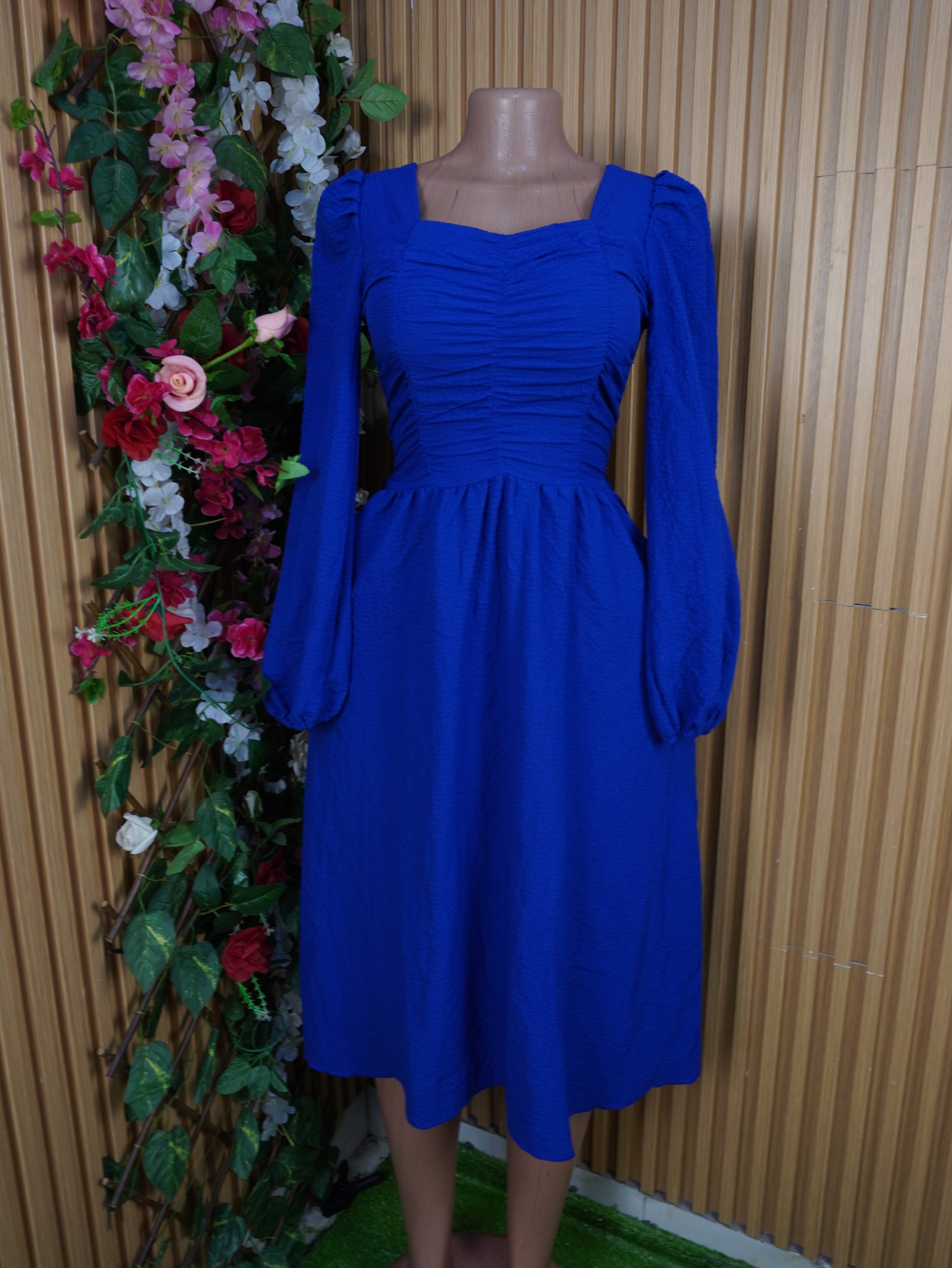 Robe évasée longue manches longues décolletée-S