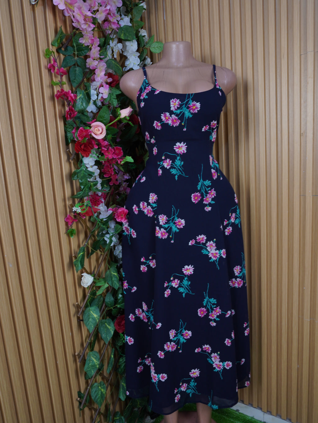 Robe évasée longue à fines betelles imprimée fleurie-M