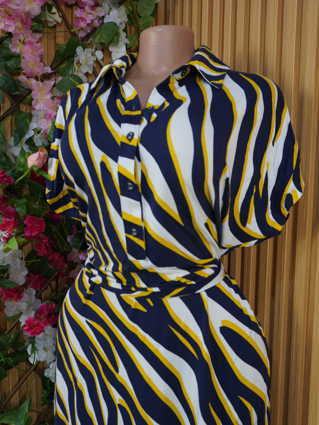 Robe évasée mi-longue manches courtes col chemise-L