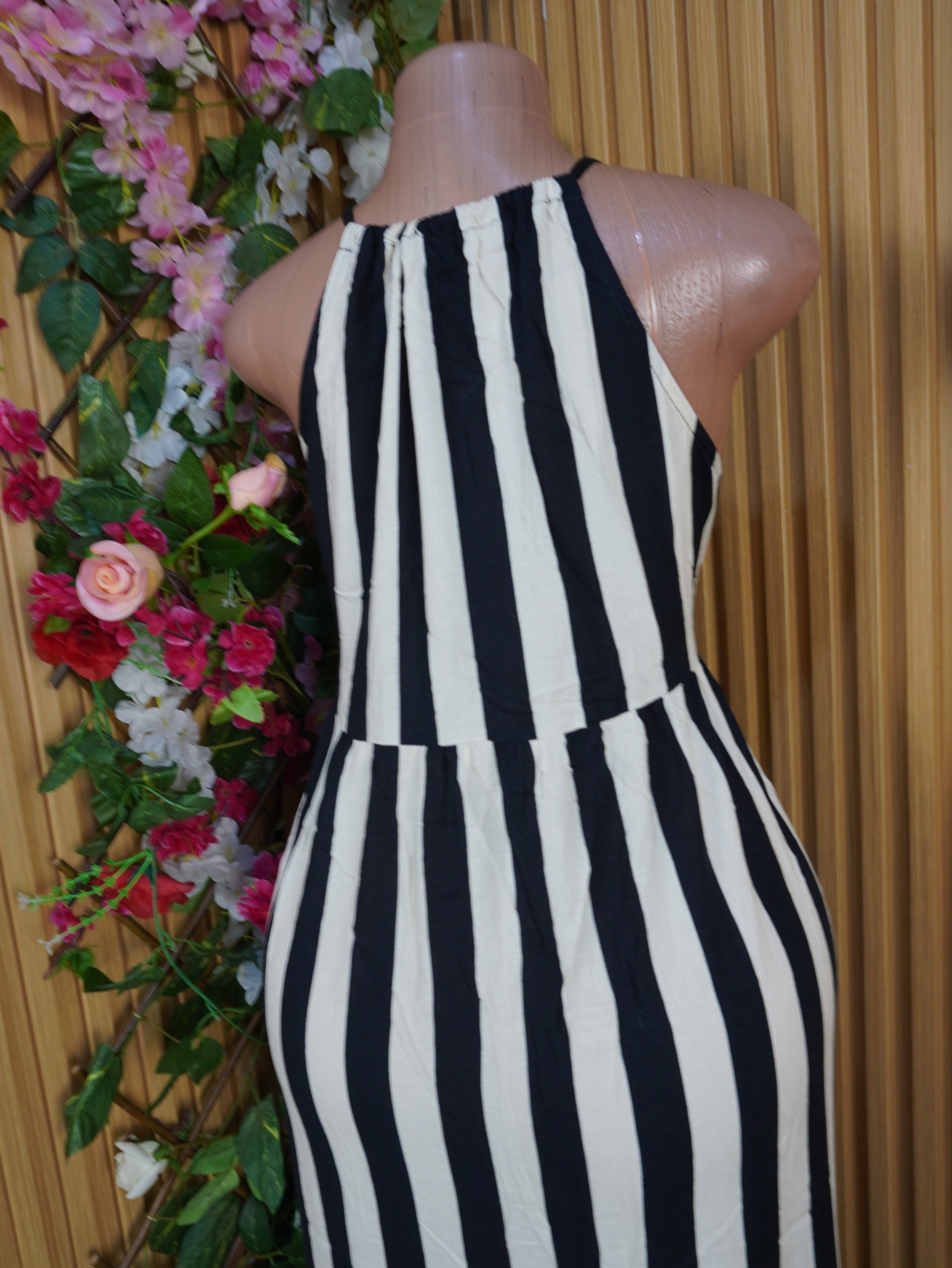 Robe évasée-mongue sans manches dénudée-L