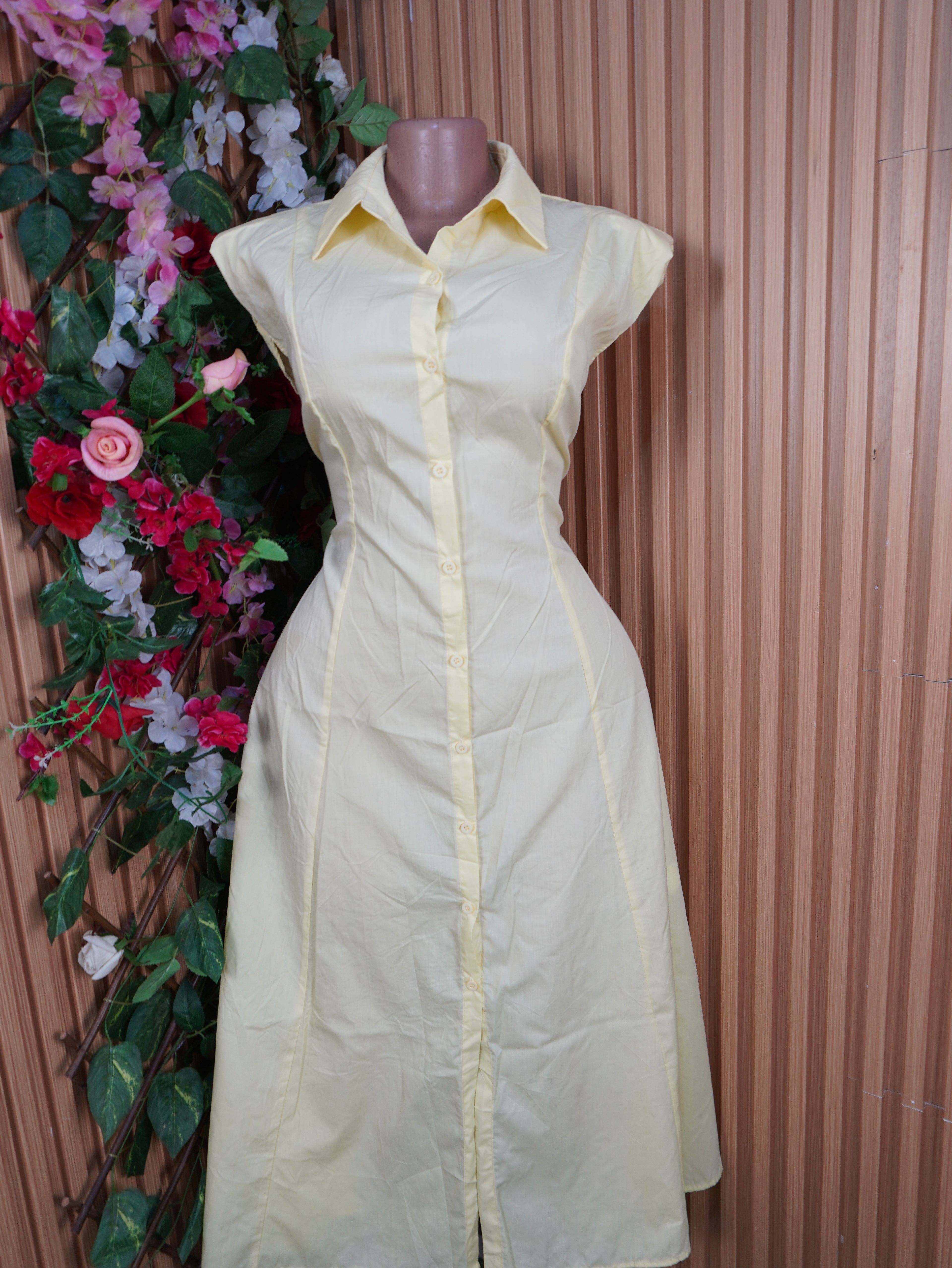 Robe évasée mi-longue sans  manches col chemise-S