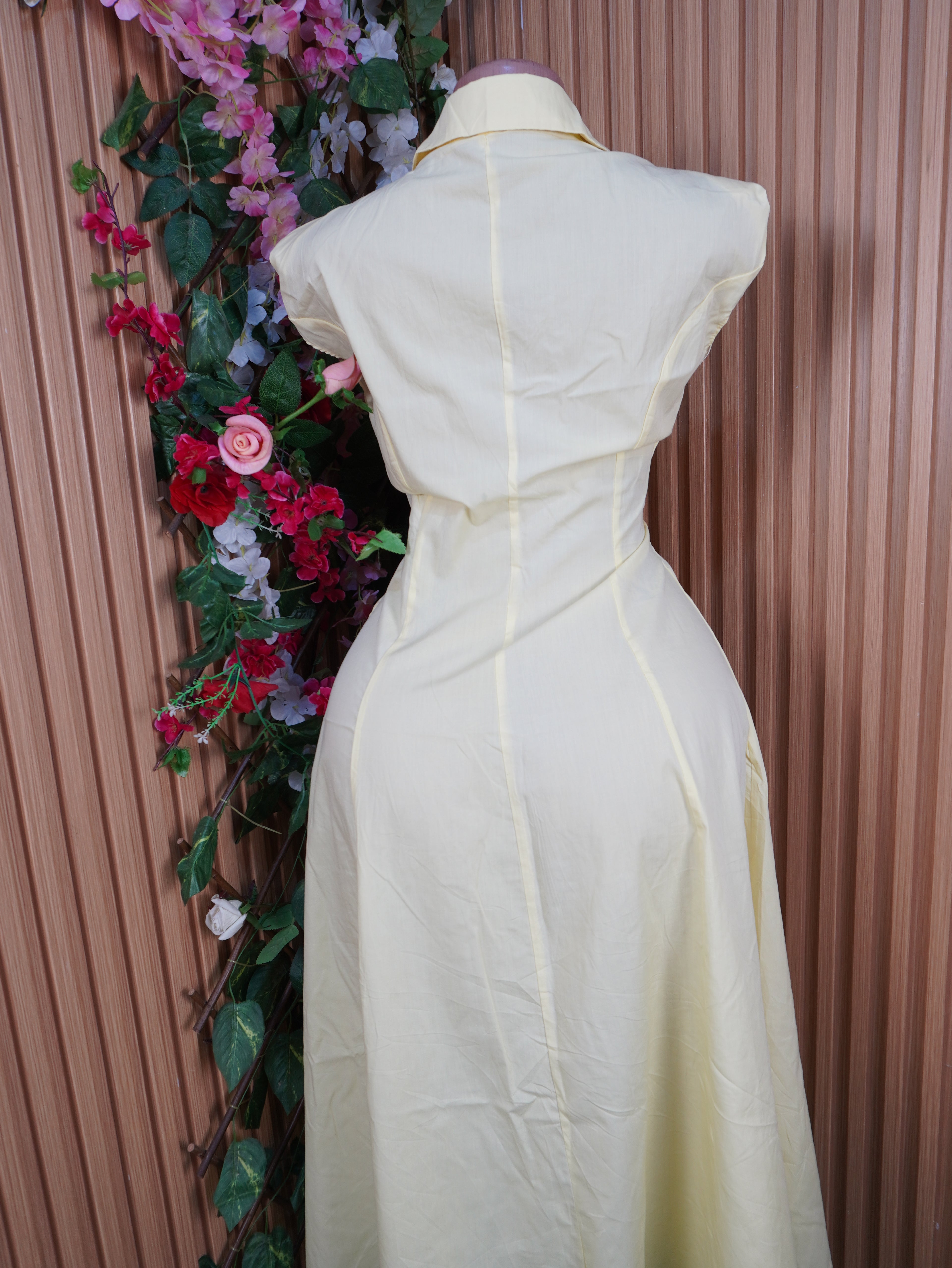 Robe évasée mi-longue sans  manches col chemise-S