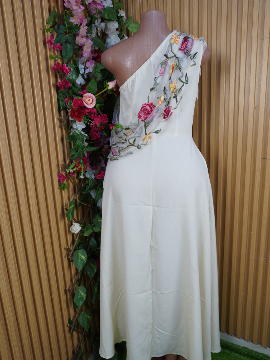Robe évasé longue sans manches à une épaules-M