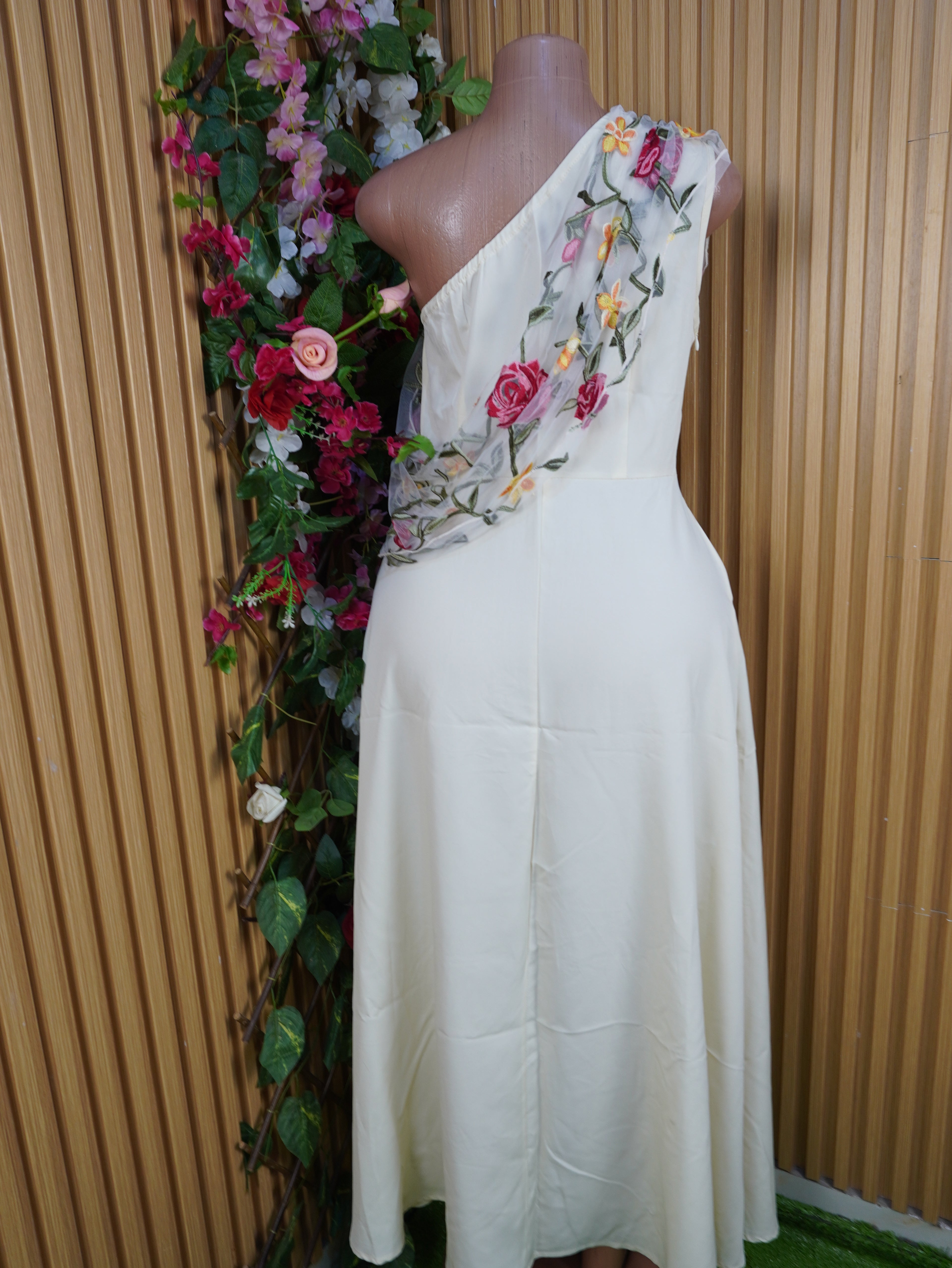 Robe évasé longue sans manches à une épaules-M