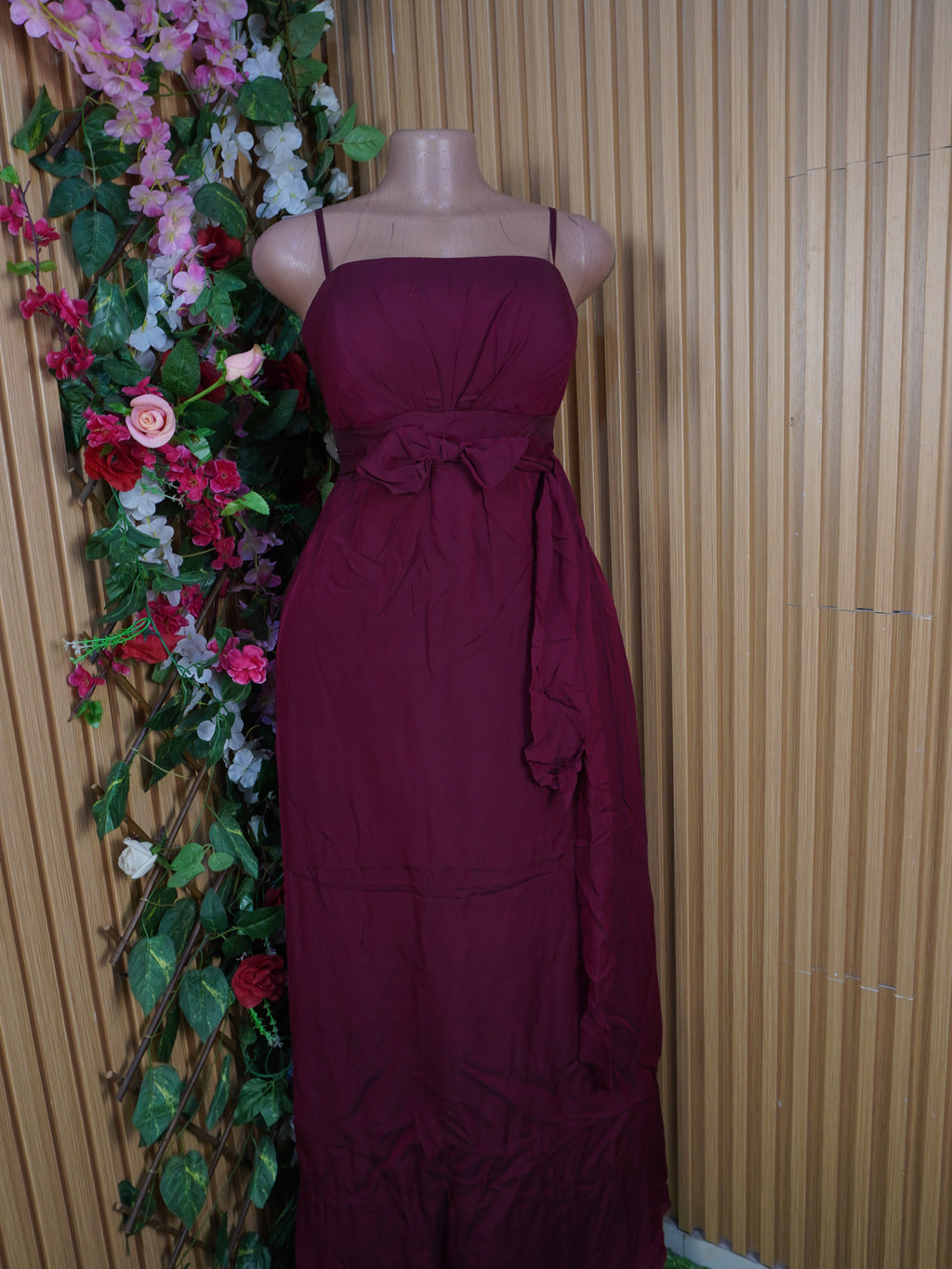 Robe  évasée longue à fines bretelles ceintrée-M
