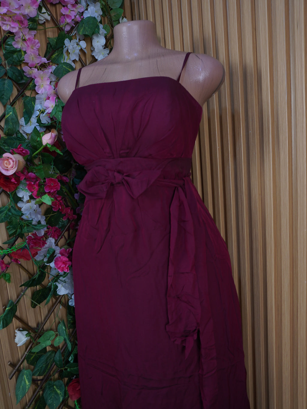 Robe  évasée longue à fines bretelles ceintrée-M