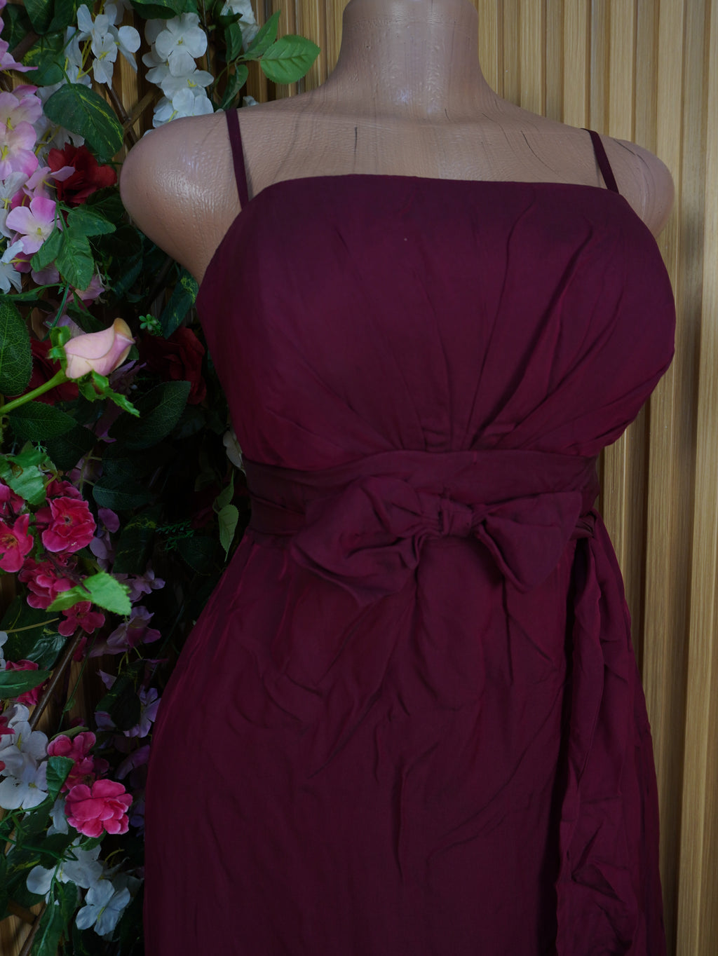 Robe  évasée longue à fines bretelles ceintrée-M