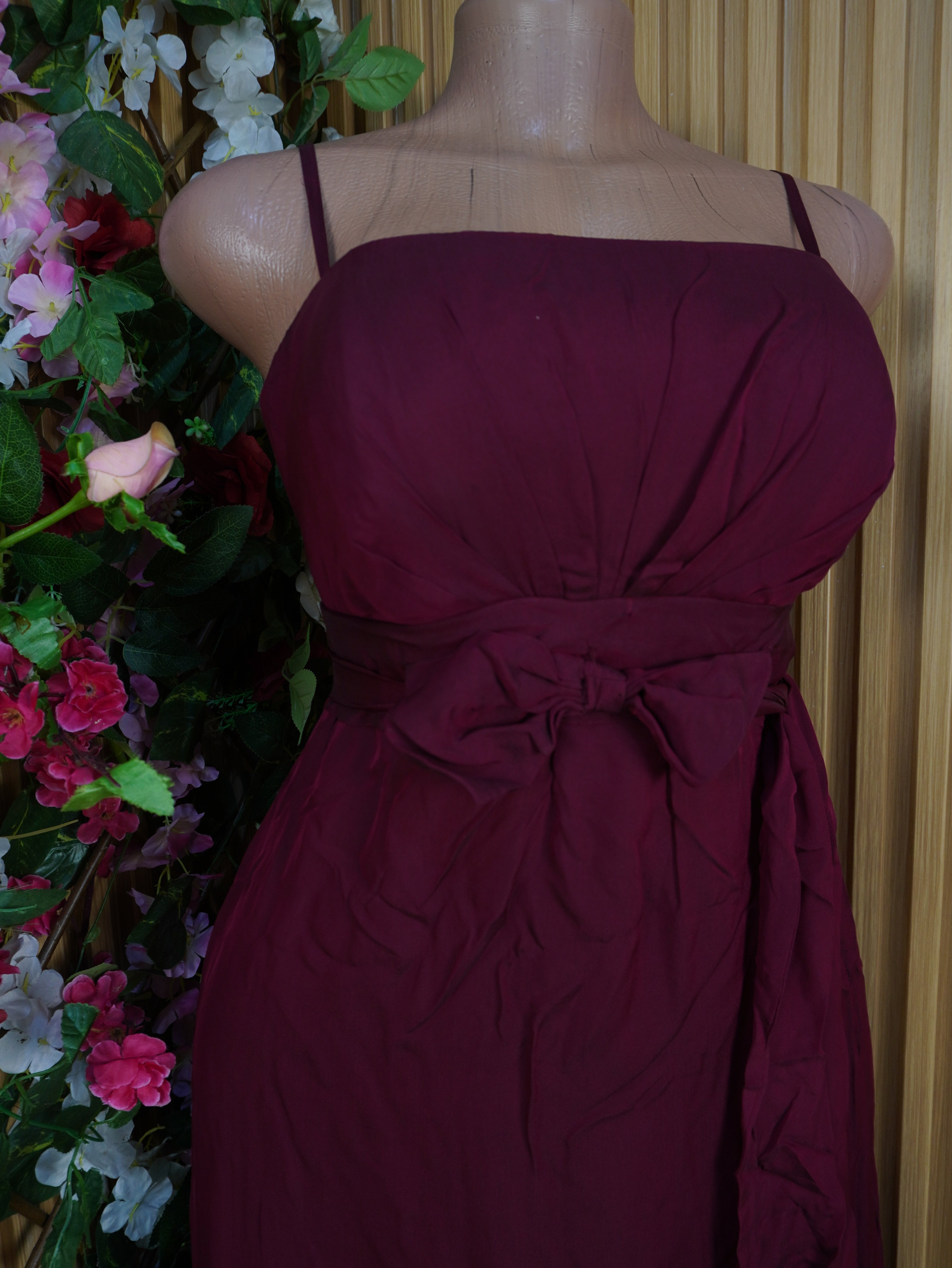 Robe  évasée longue à fines bretelles ceintrée-M