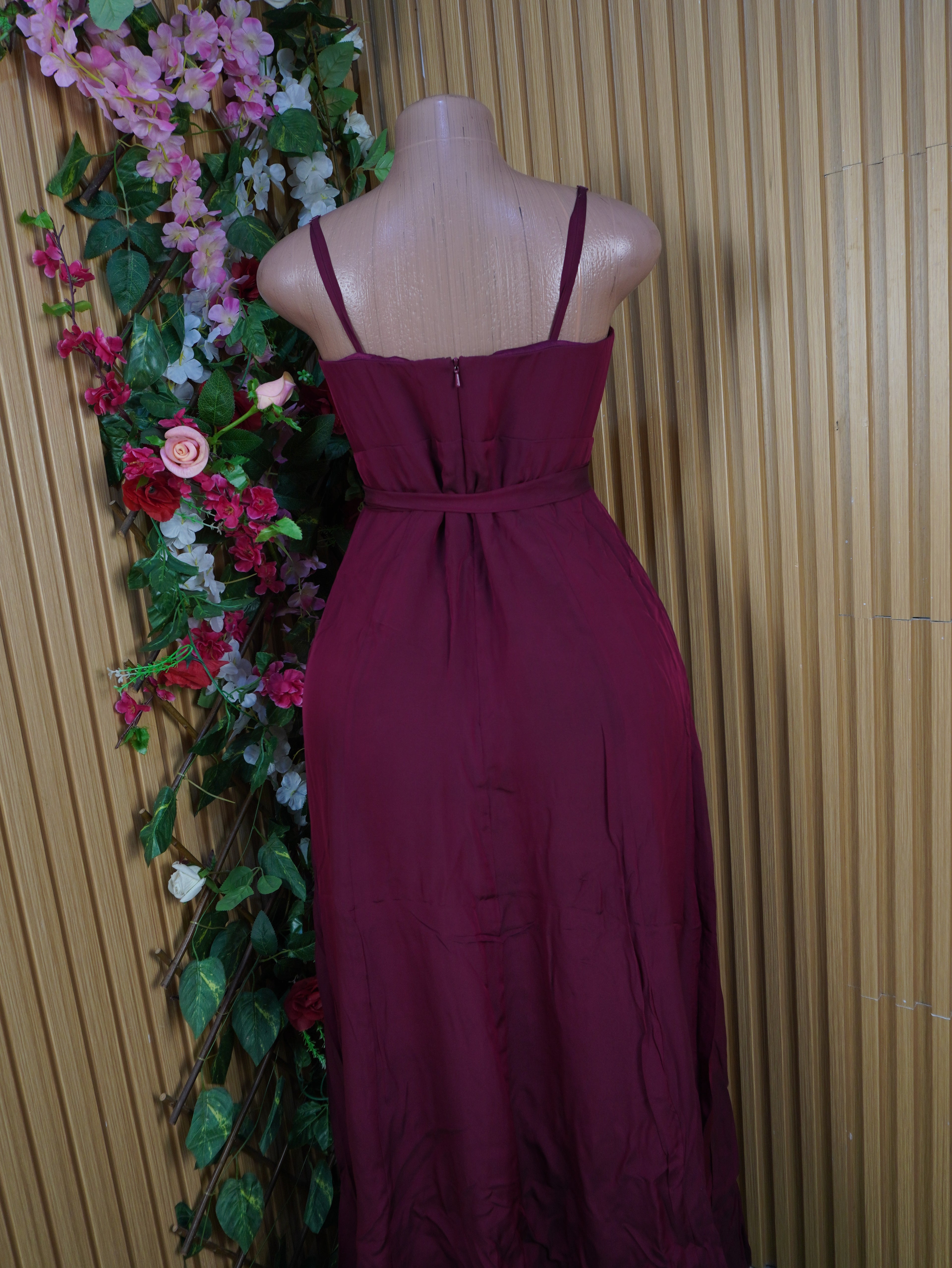 Robe  évasée longue à fines bretelles ceintrée-M