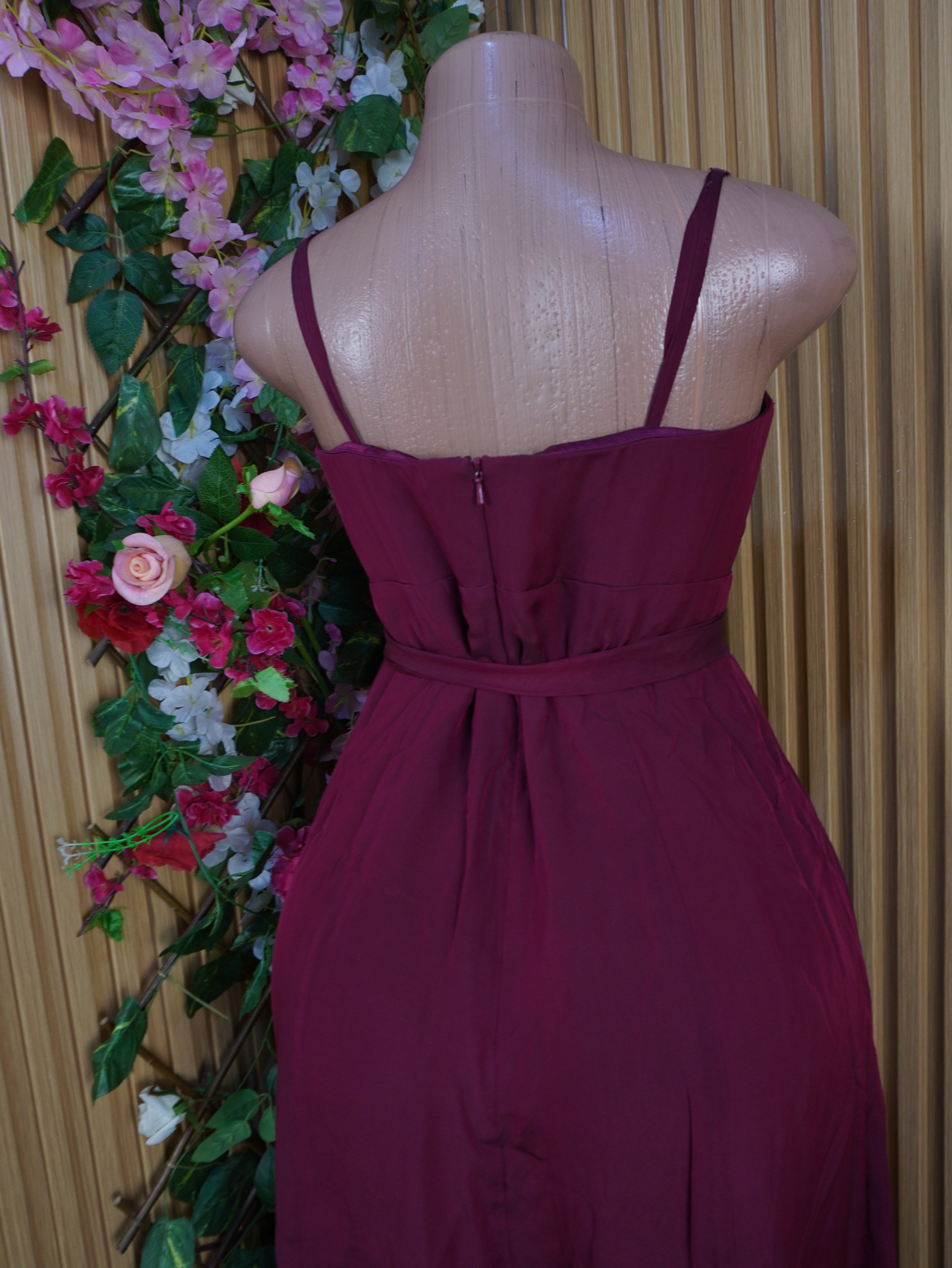 Robe  évasée longue à fines bretelles ceintrée-M