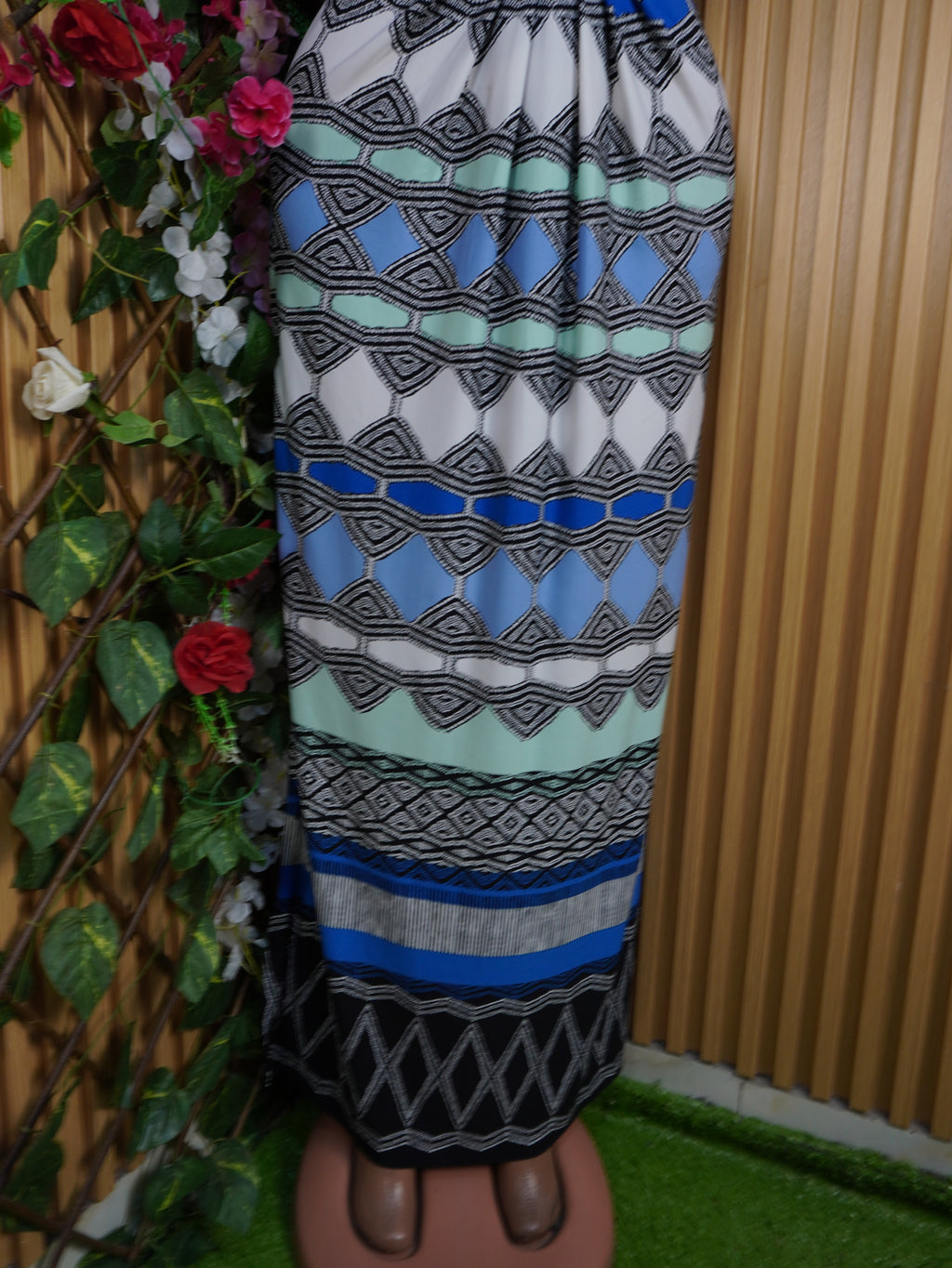 Robe évasée longue sans  manches ceintrée-M