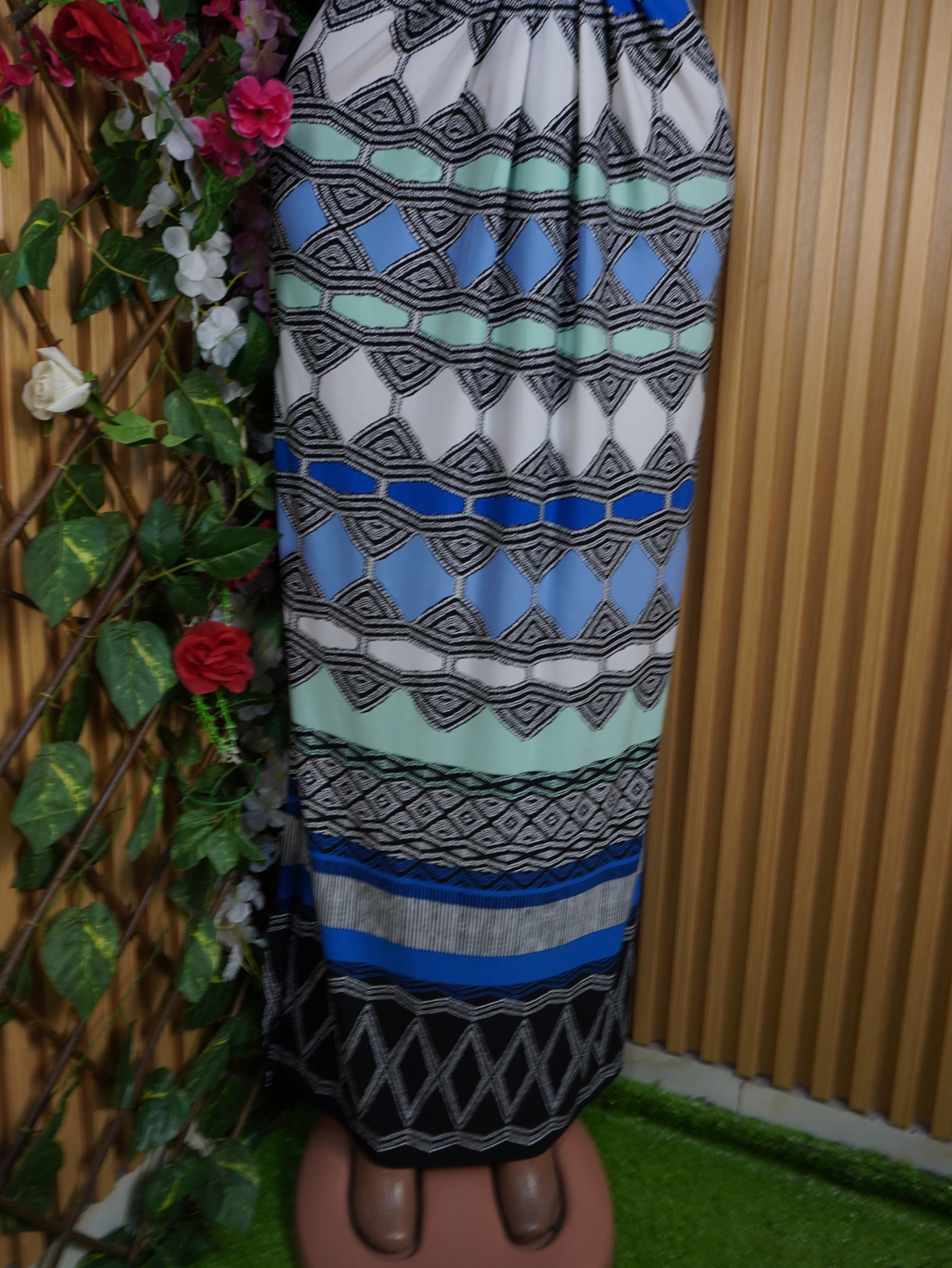 Robe évasée longue sans  manches ceintrée-M