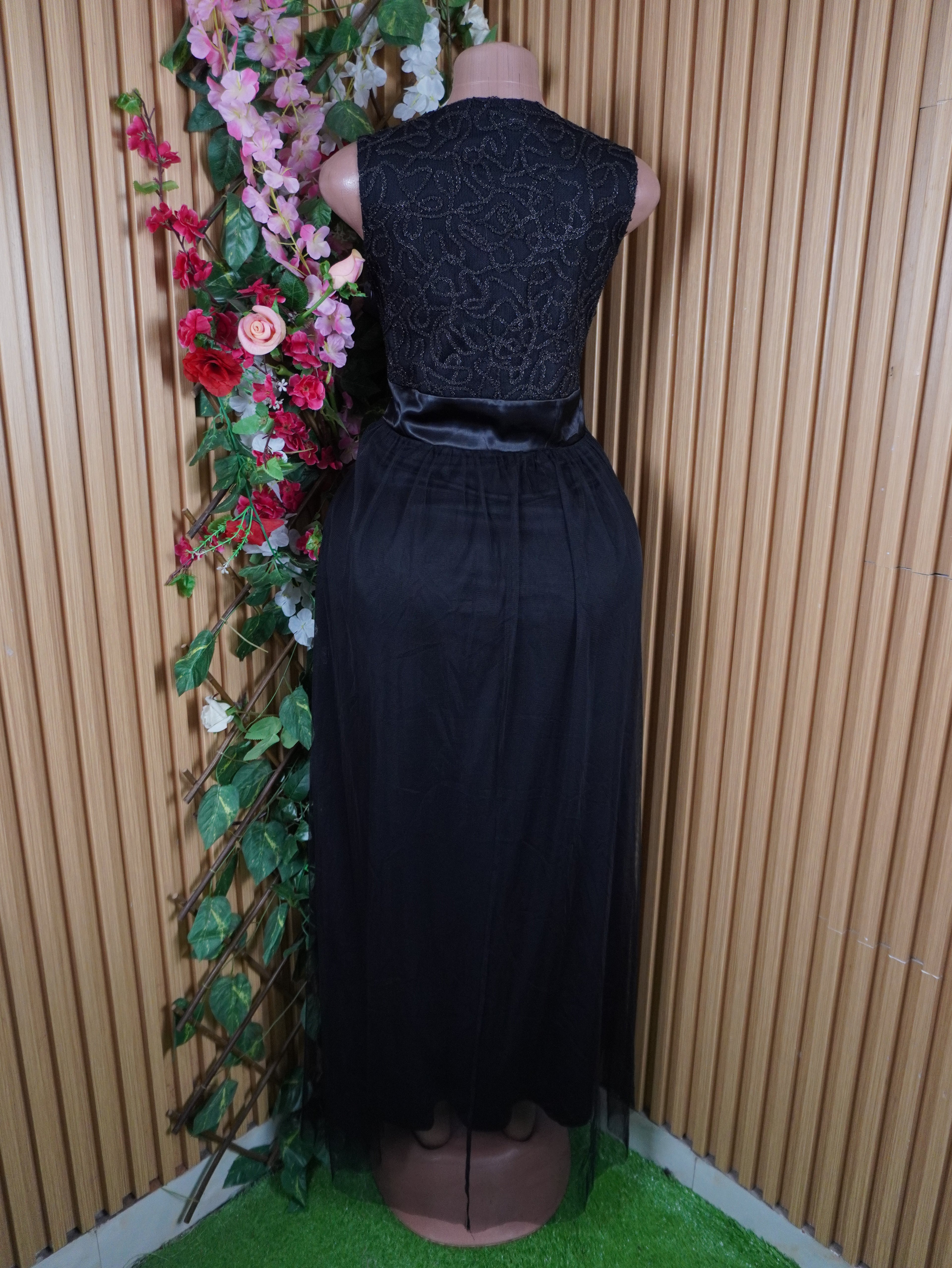 Robe moulante longue sans manches dénudée-M
