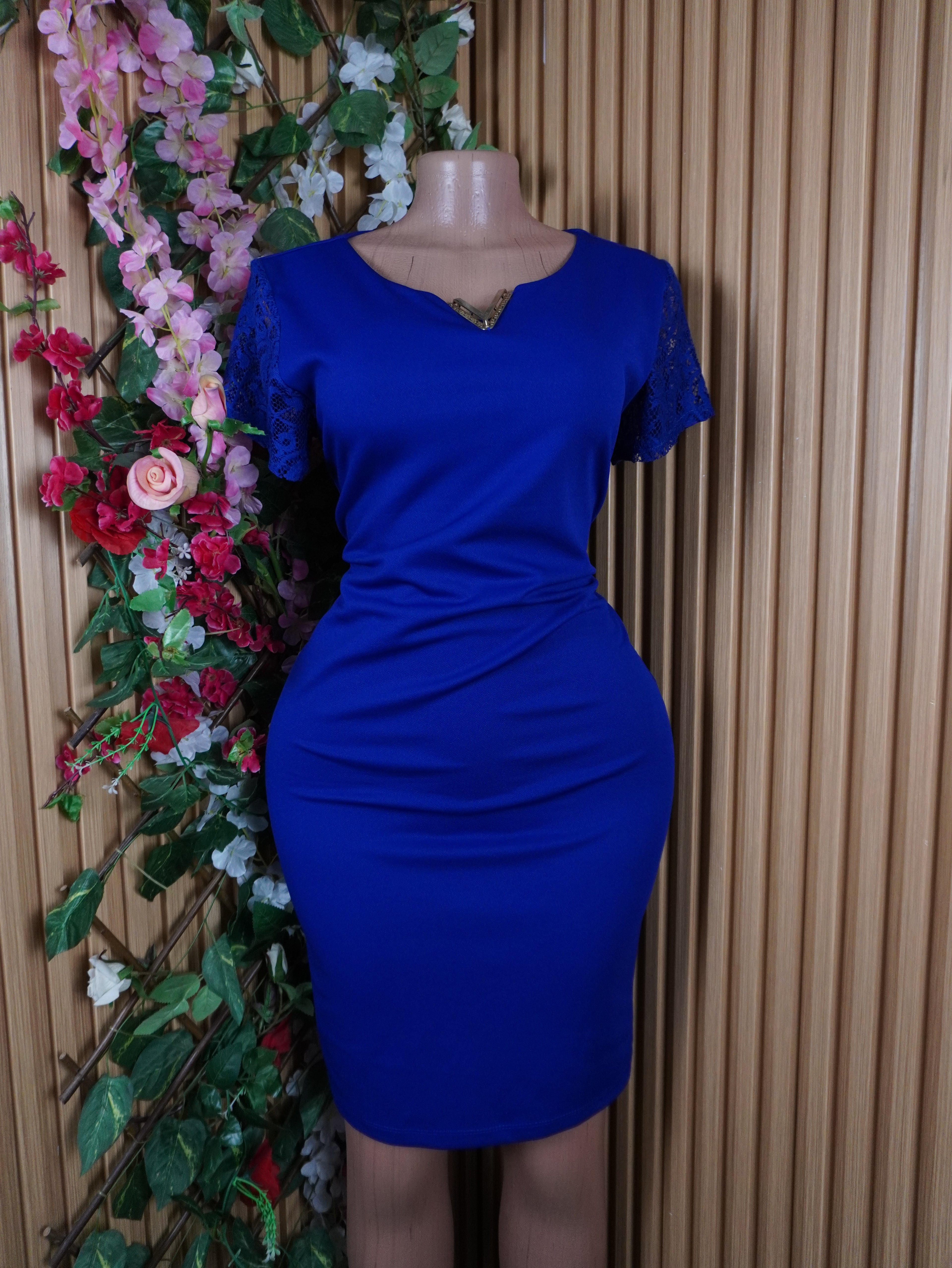 Robe moulante manches courtes décolletée-XL