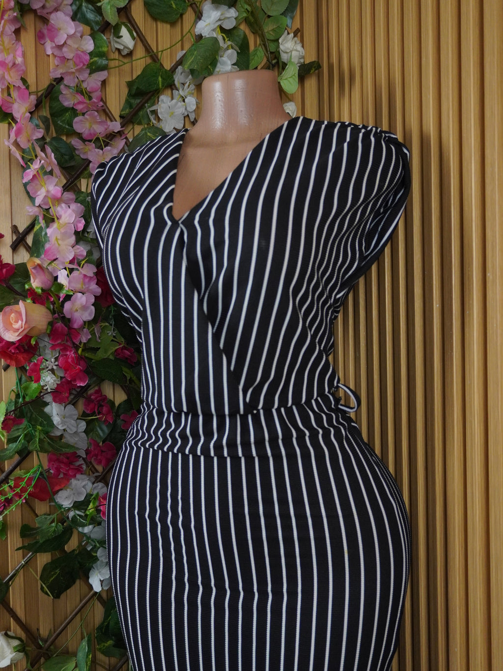 Robe moulante stylée sans manches décolletée-S