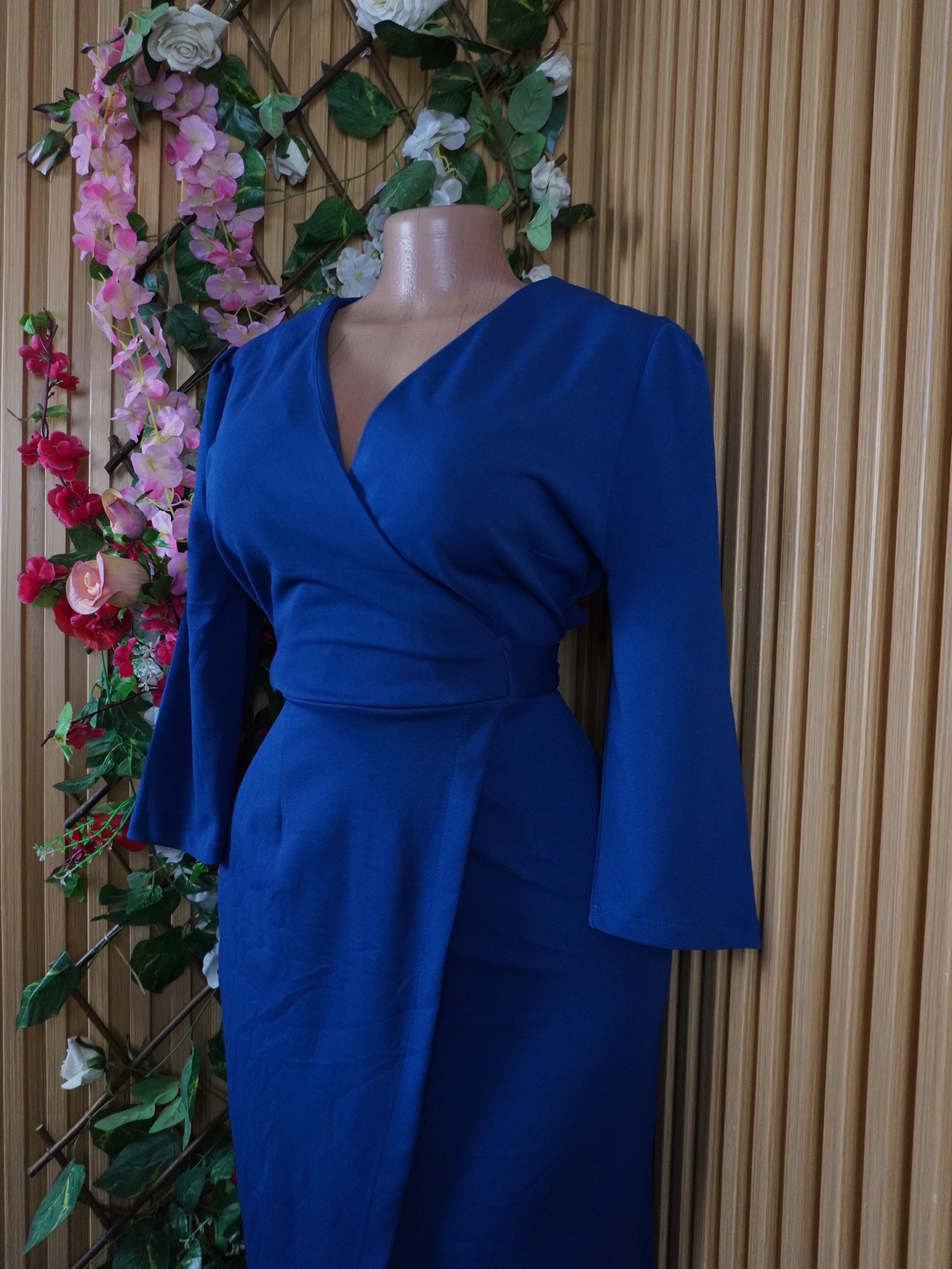 Robe moulante mi-longue manches 3/4 dénudée-L