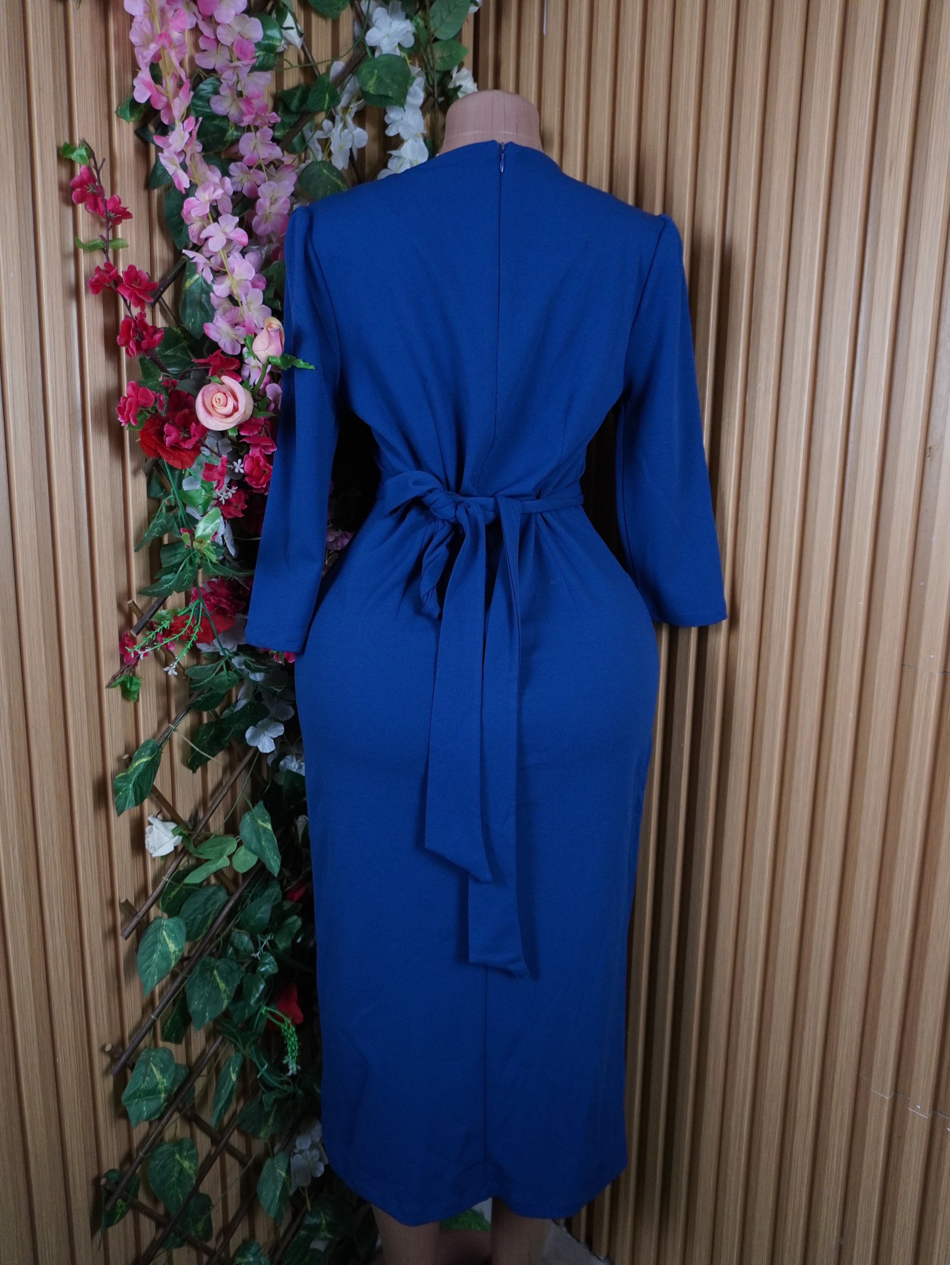 Robe moulante mi-longue manches 3/4 dénudée-L