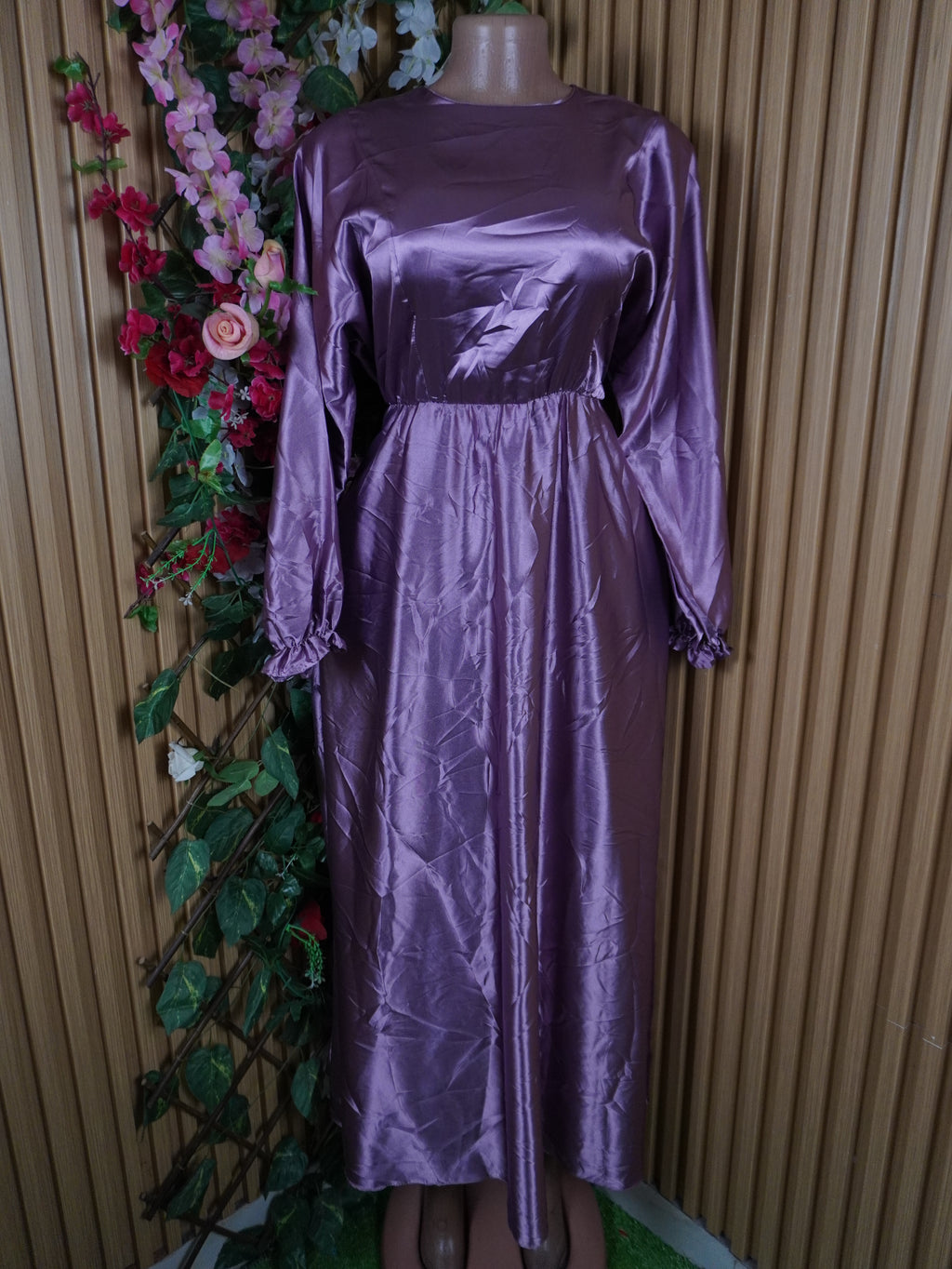 Robe évasée manches longues en satain-M