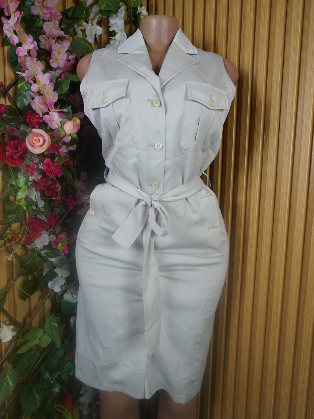 Robe droite sans manches ceintrée col chemise-M